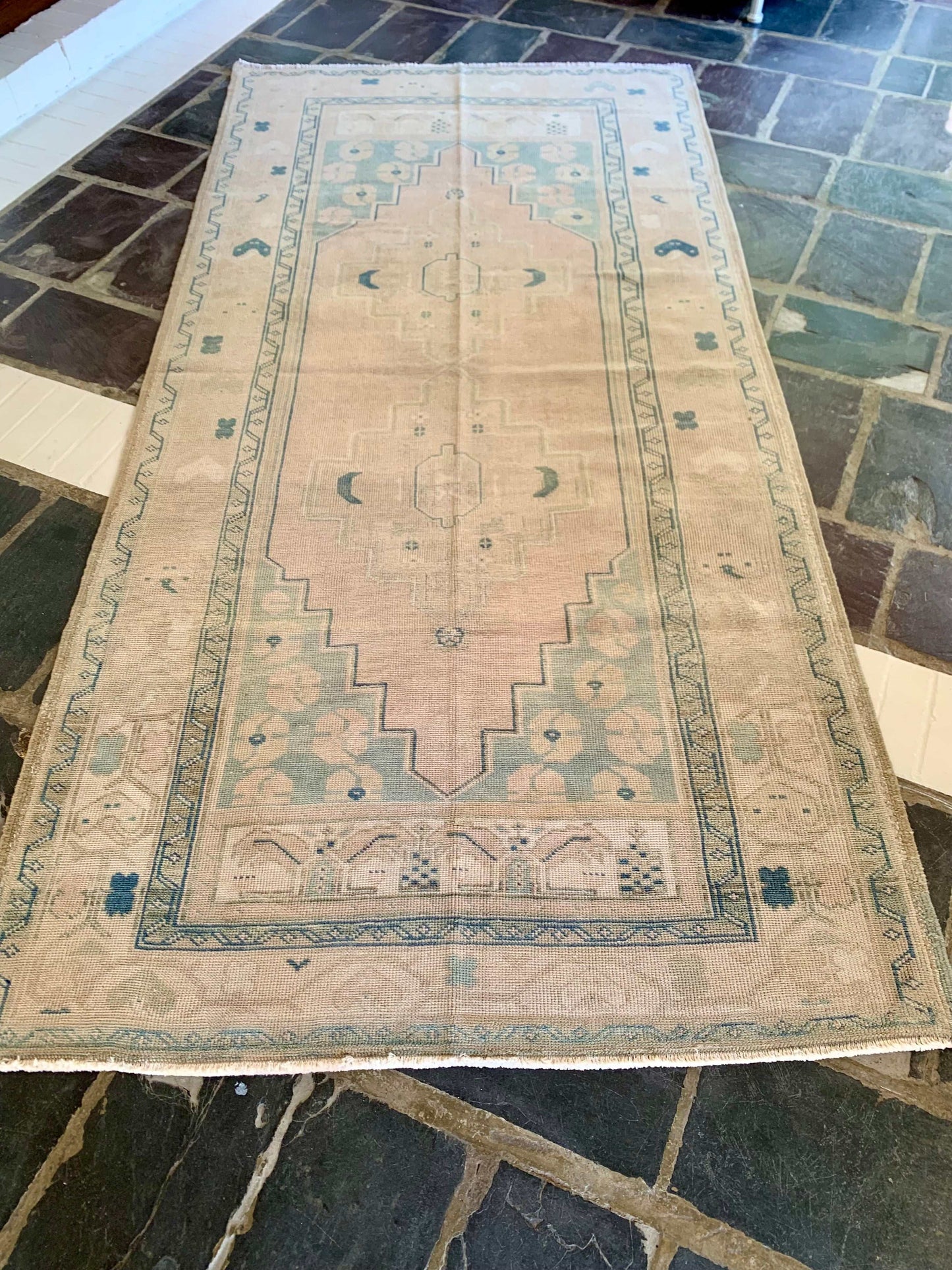 3’11”x8’0” Oushak Area Rug