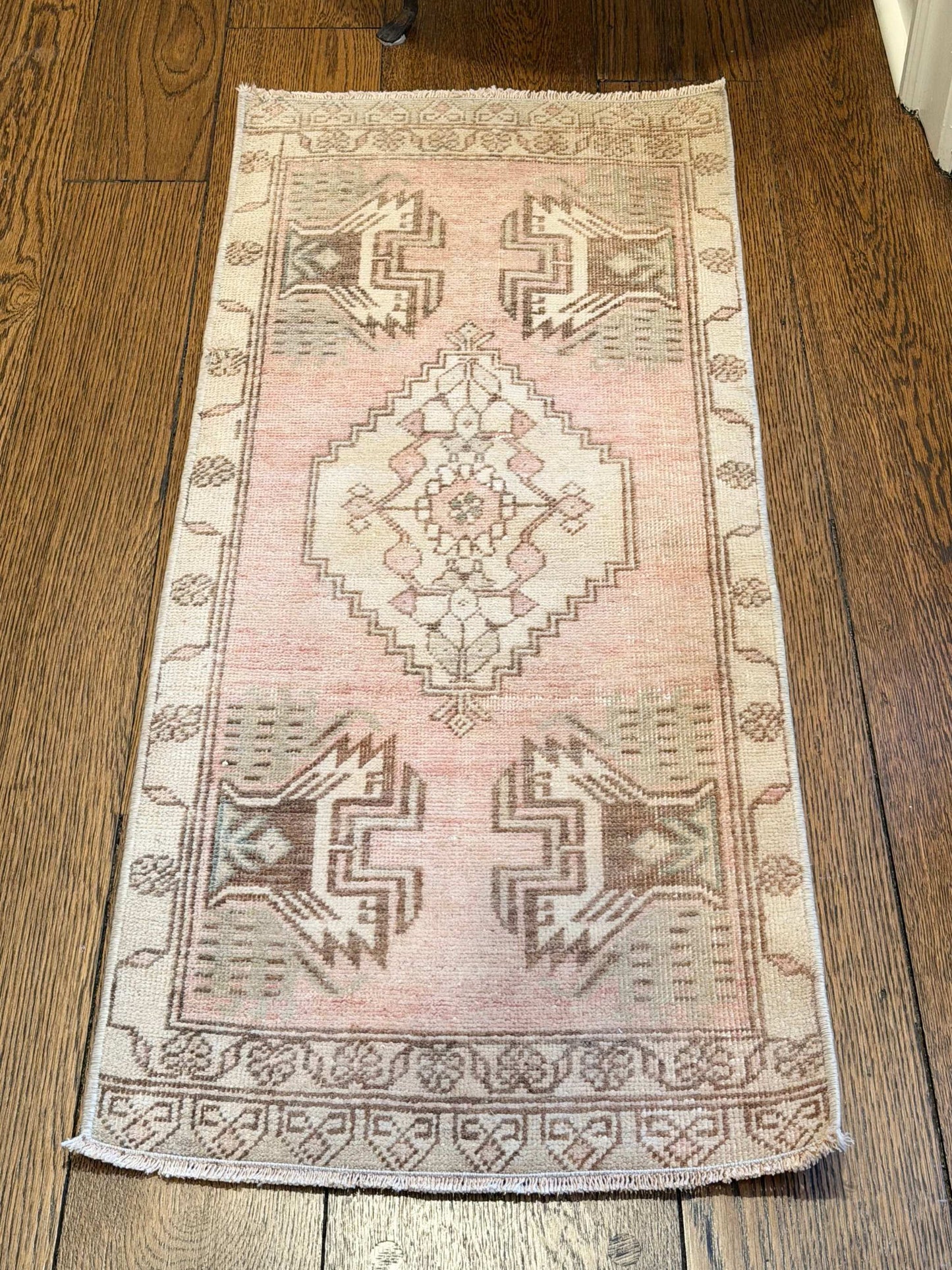 1’6”x3’8” Oushak Mat
