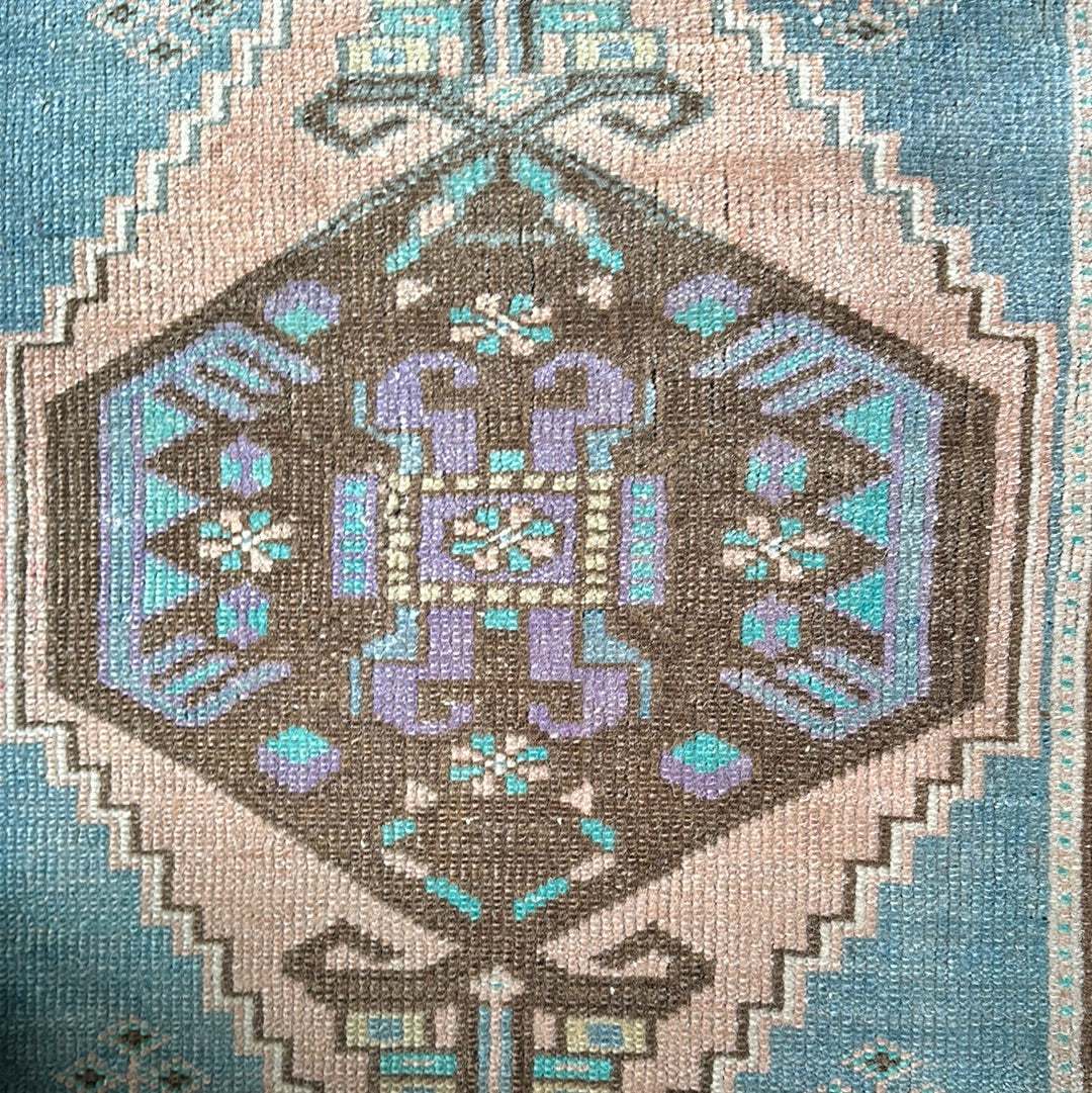 1’10” x 2’10” Mini