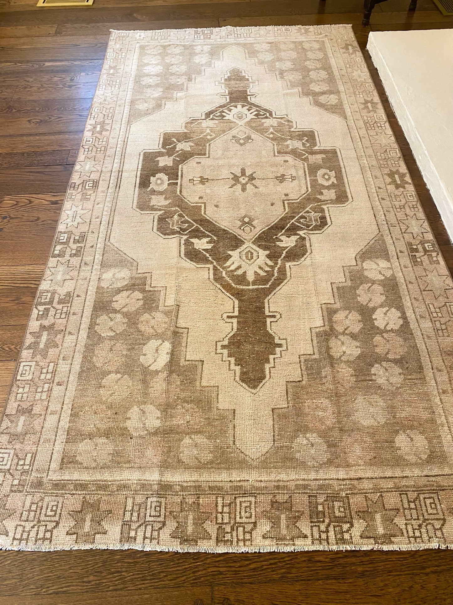 4’7”x8’10” Vintage Oushak Area Rug