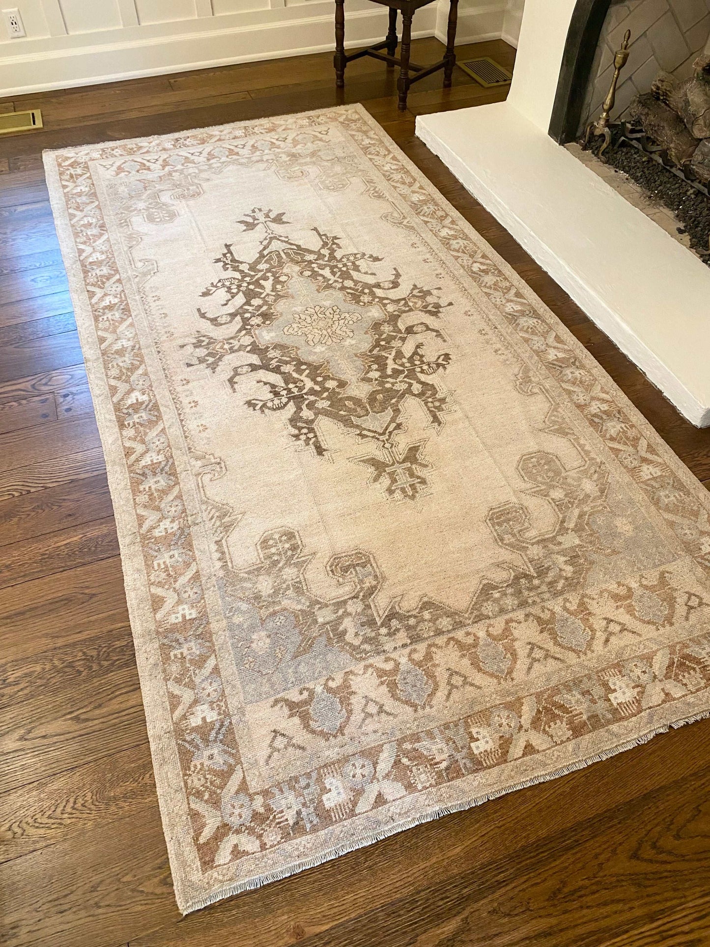 4’11”x10’3” Vintage Oushak Area Rug