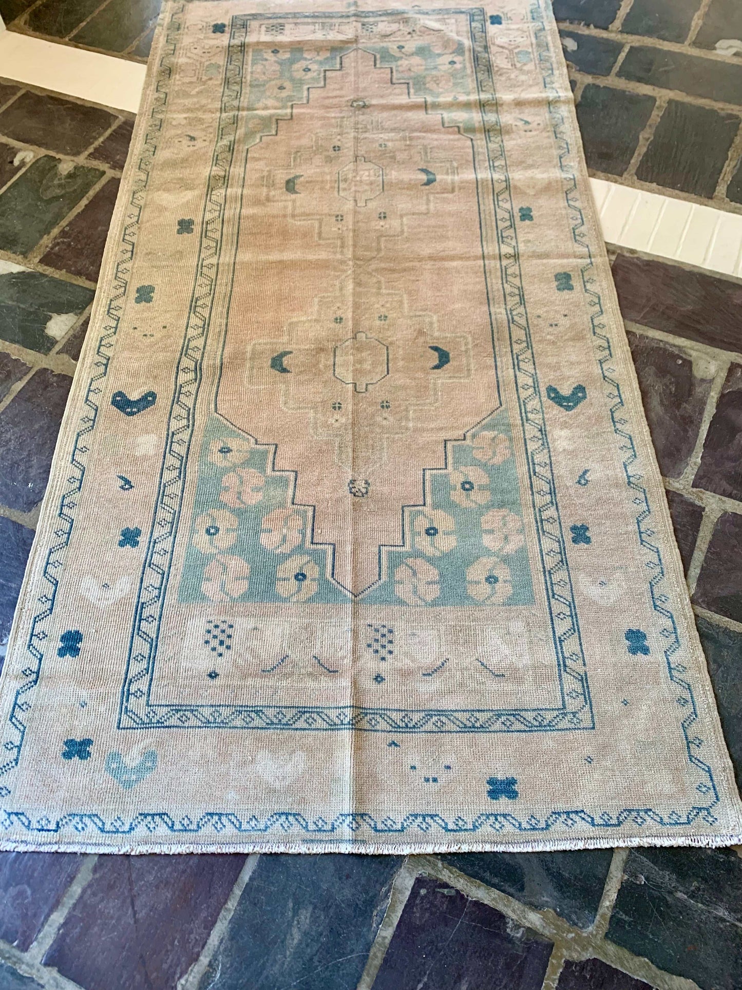 3’11”x8’0” Oushak Area Rug