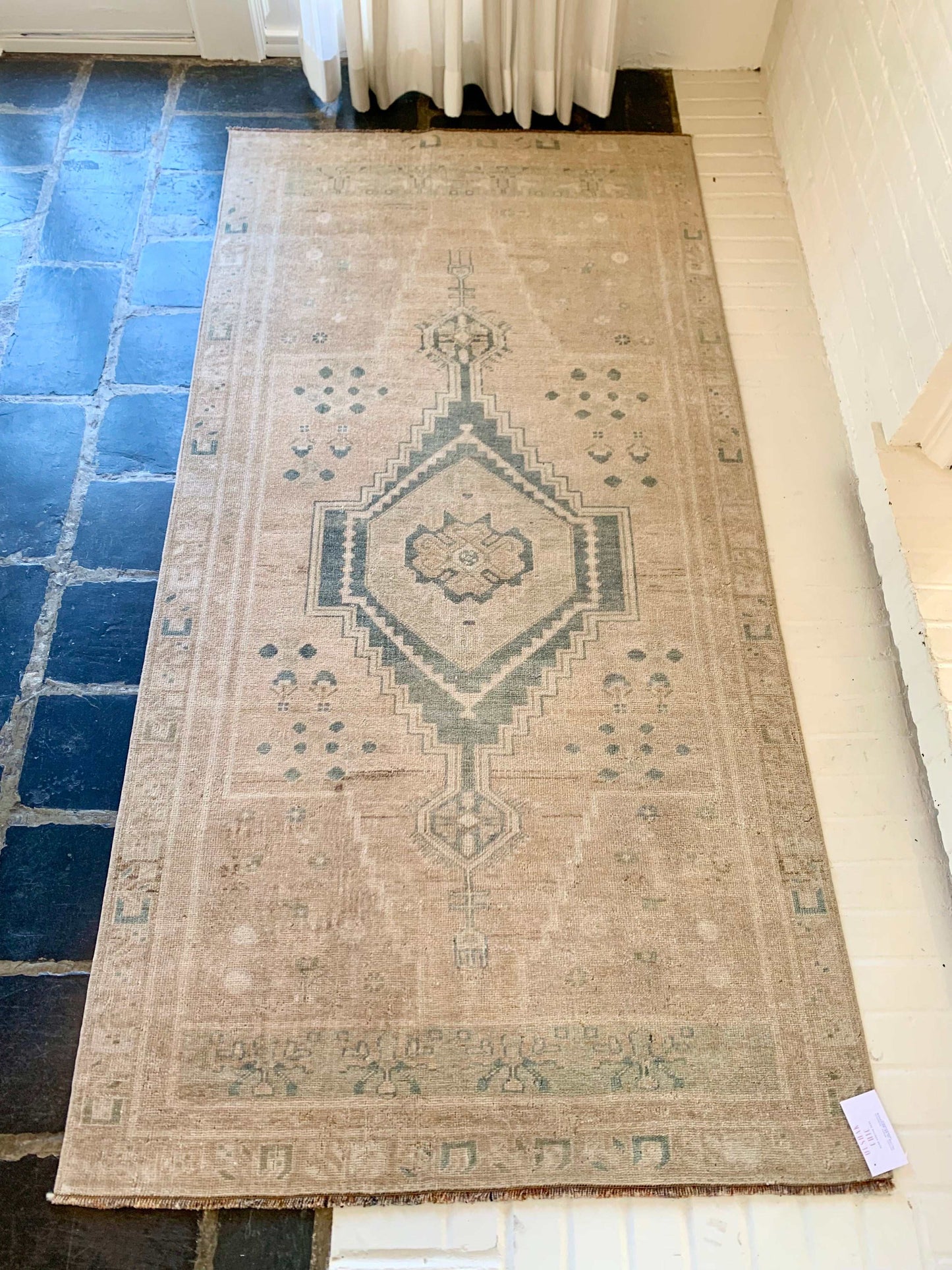 3’5”x7’0” Vintage Area Rug