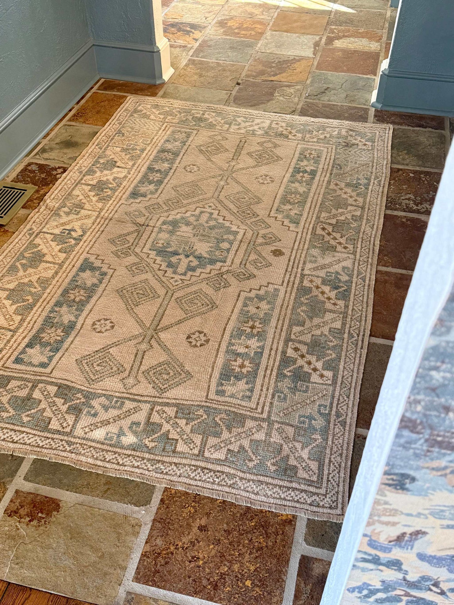 4’0”x6’2” Vintage Oushak rug with light beige background and blue accents