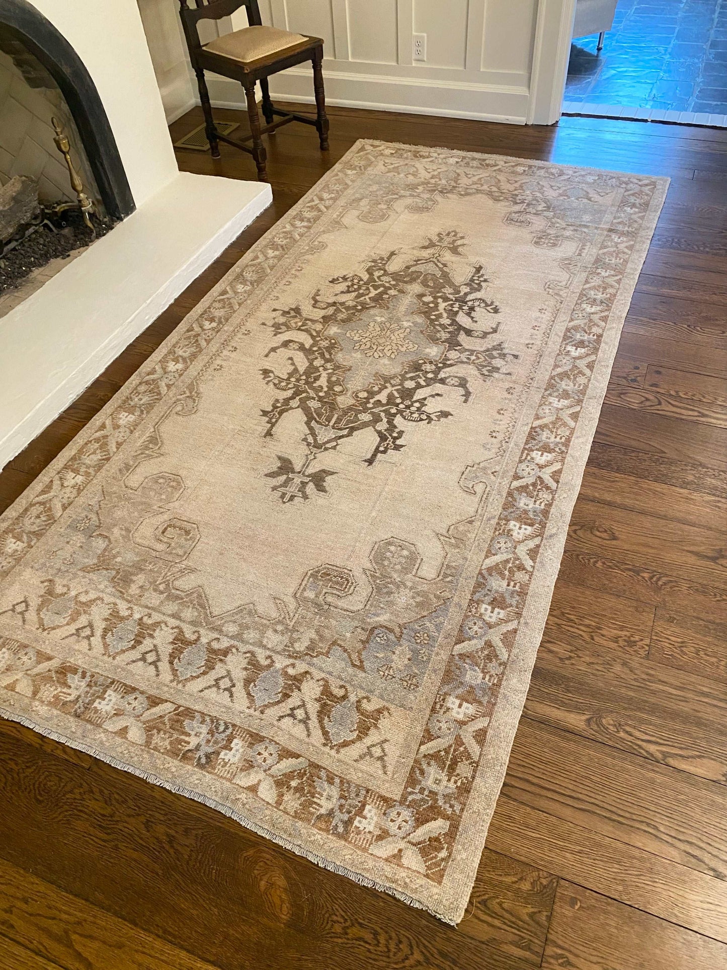 4’11”x10’3” Vintage Oushak Area Rug