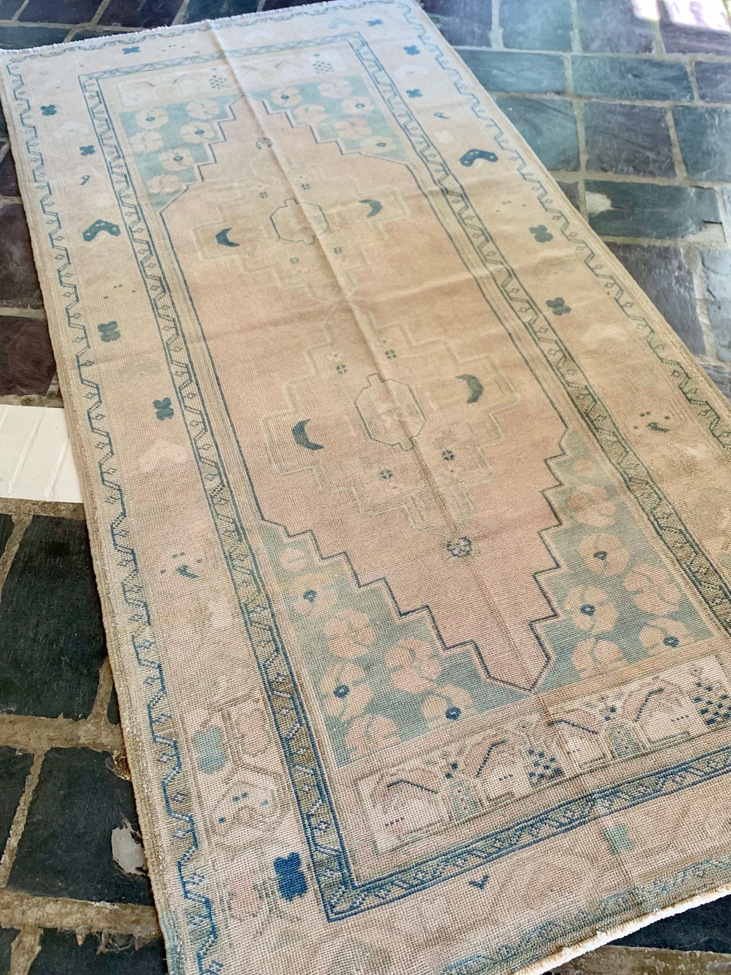 3’11”x8’0” Oushak Area Rug