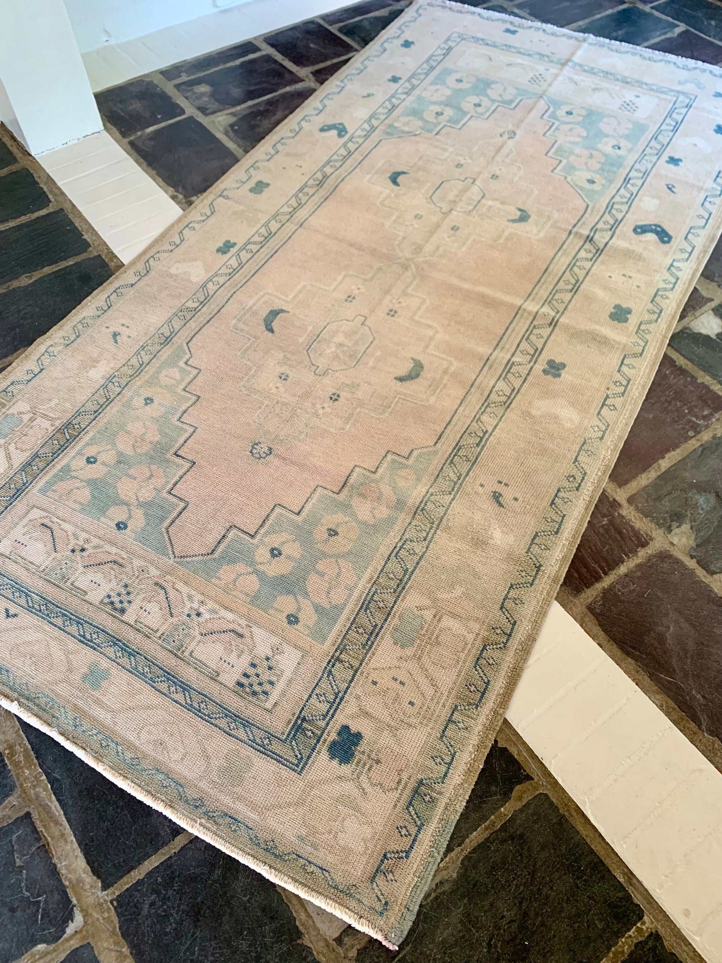 3’11”x8’0” Oushak Area Rug