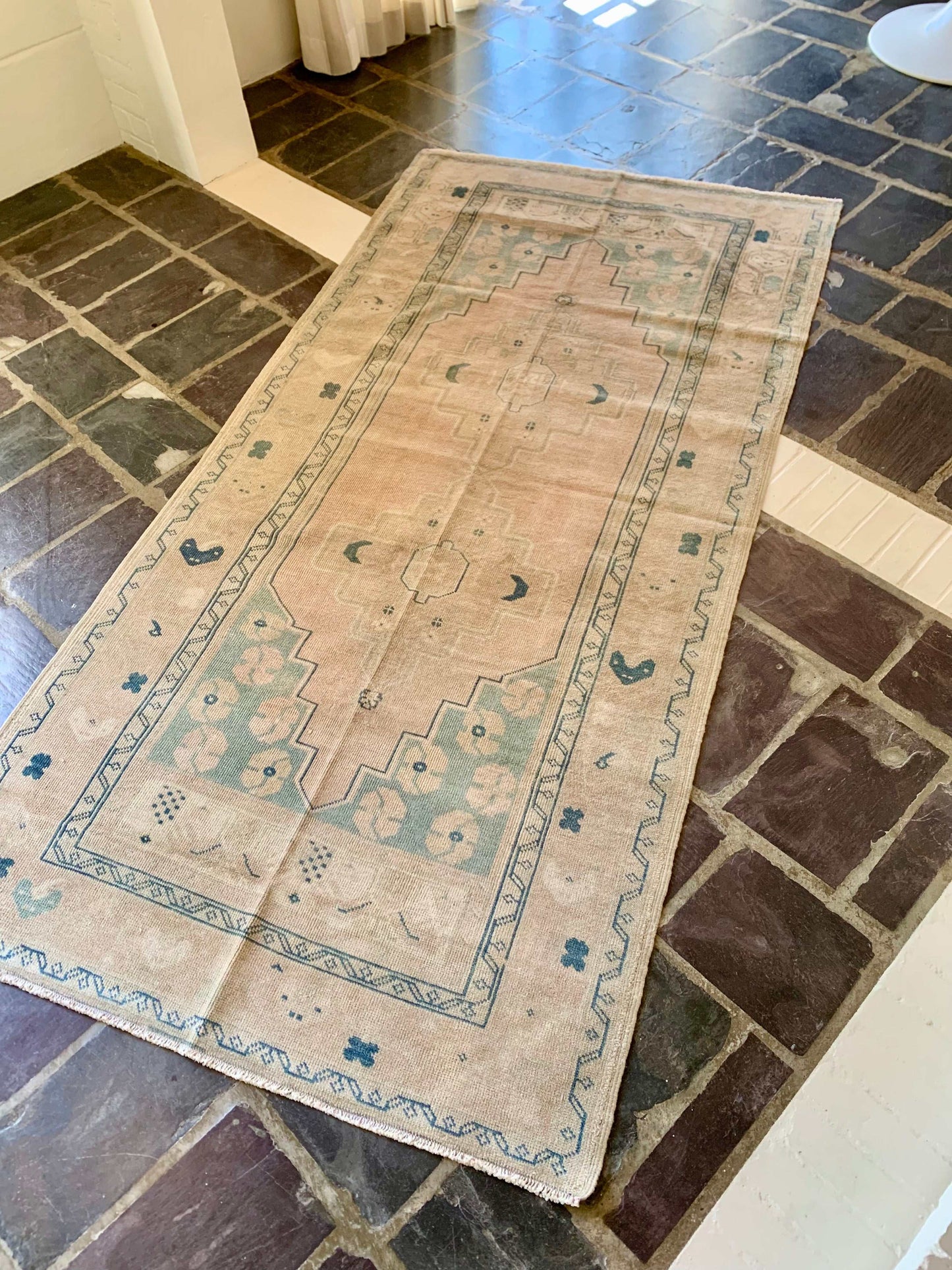 3’11”x8’0” Oushak Area Rug