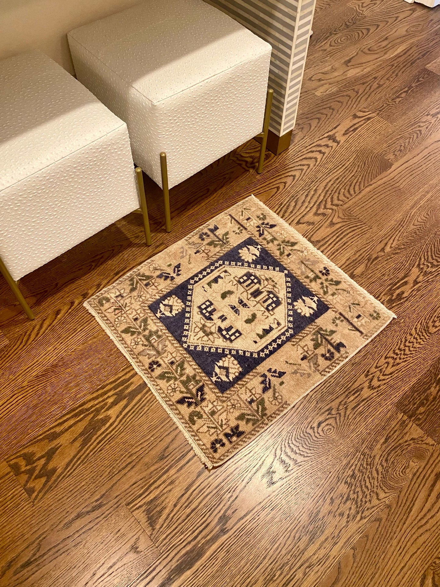 1’11”x2’1” Square Mat