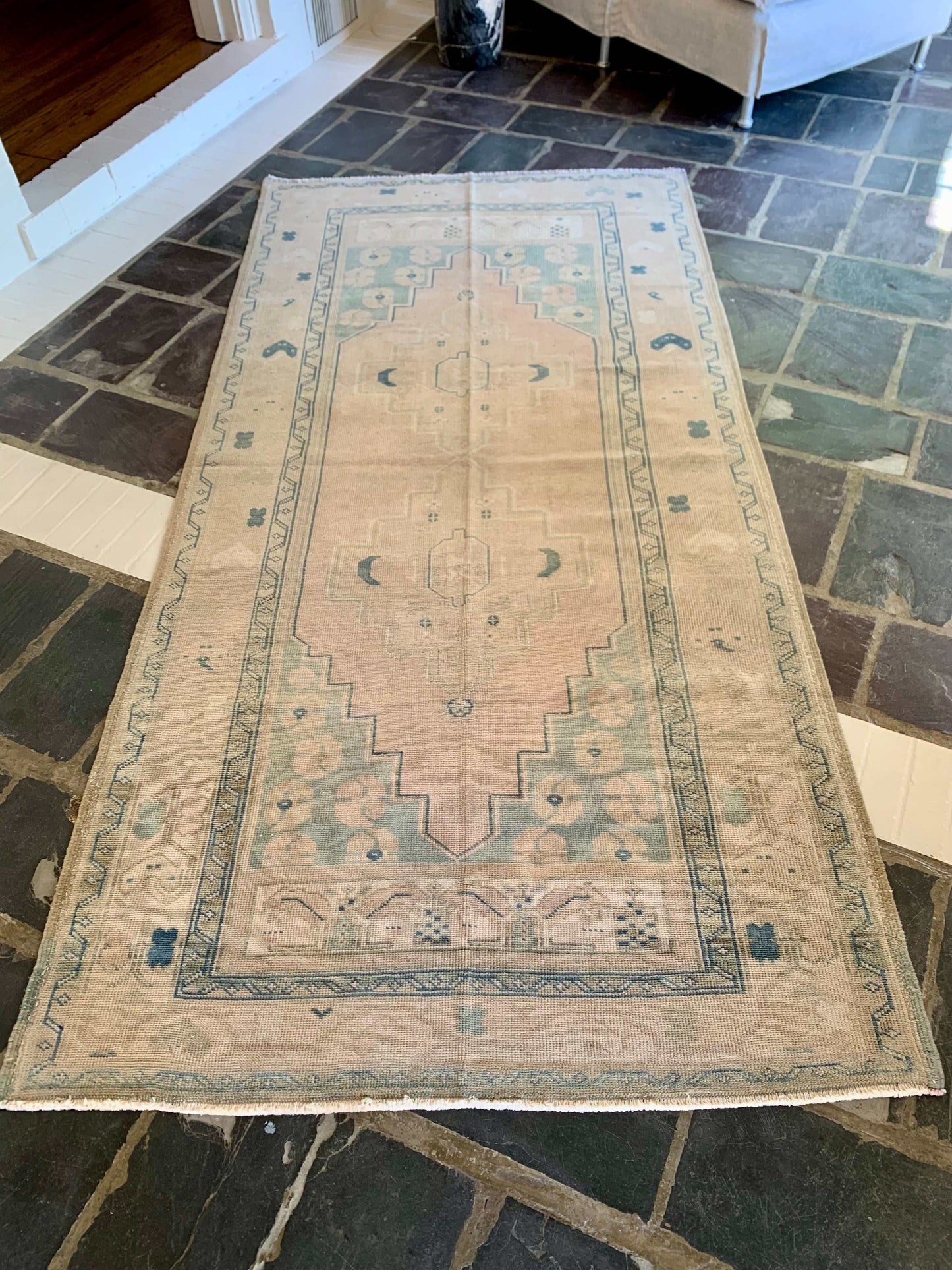 3’11”x8’0” Oushak Area Rug