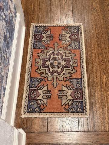 1'8" x 2'9" Bold Turkish Mat