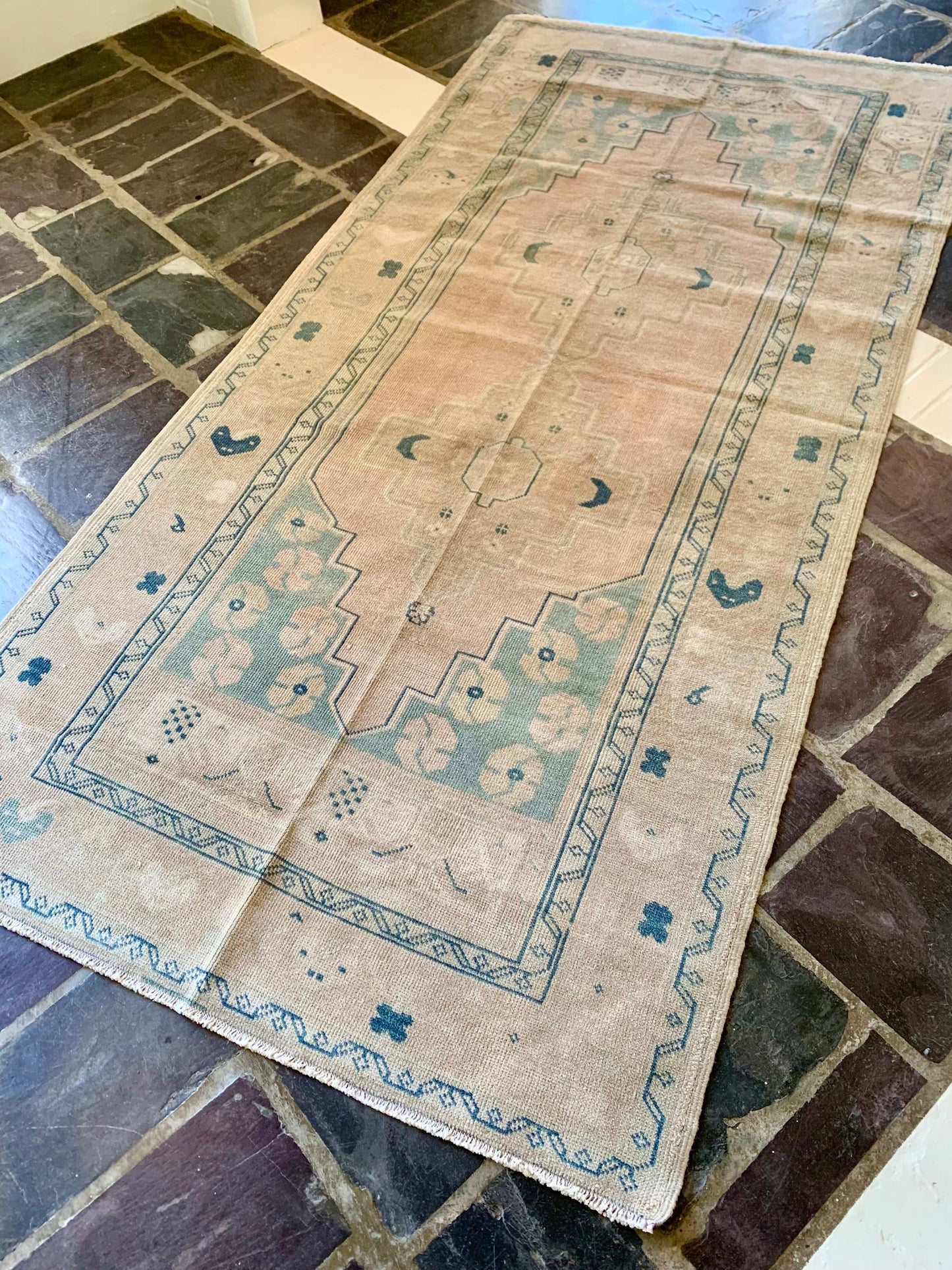 3’11”x8’0” Oushak Area Rug
