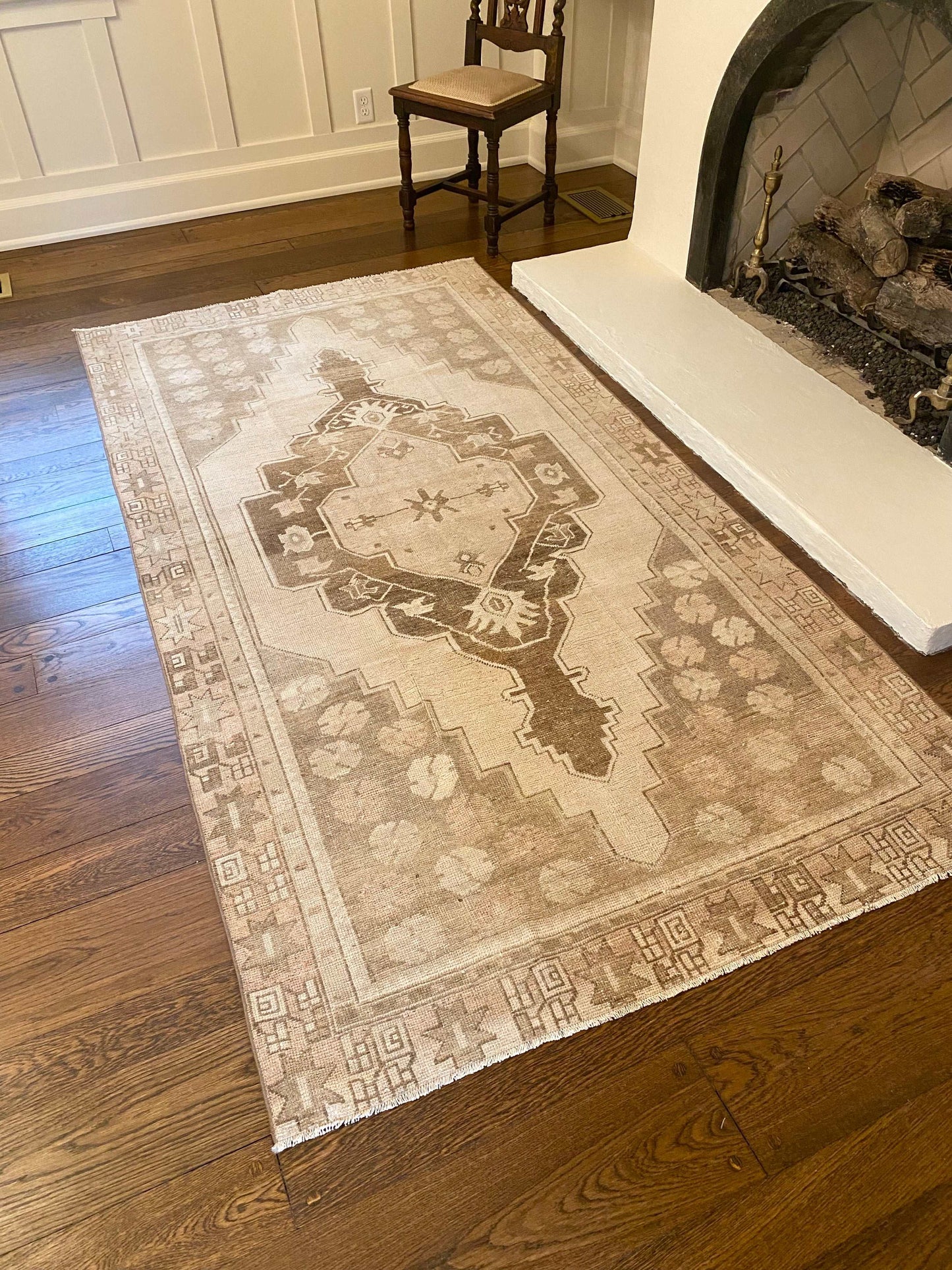 4’7”x8’10” Vintage Oushak Area Rug