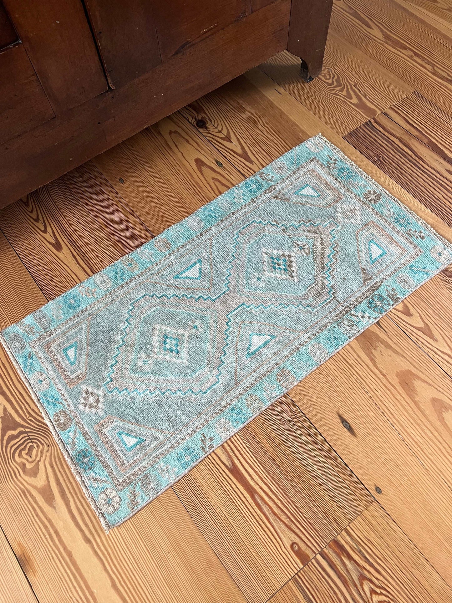 1'7" x 3'1" Small Rug with Blues