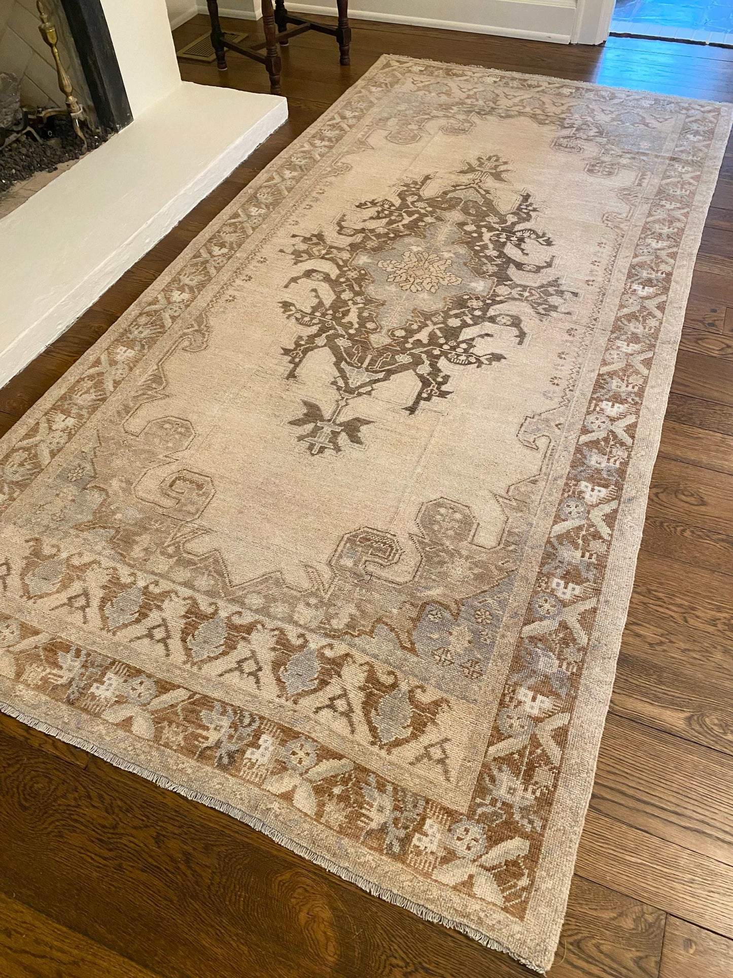 4’11”x10’3” Vintage Oushak Area Rug