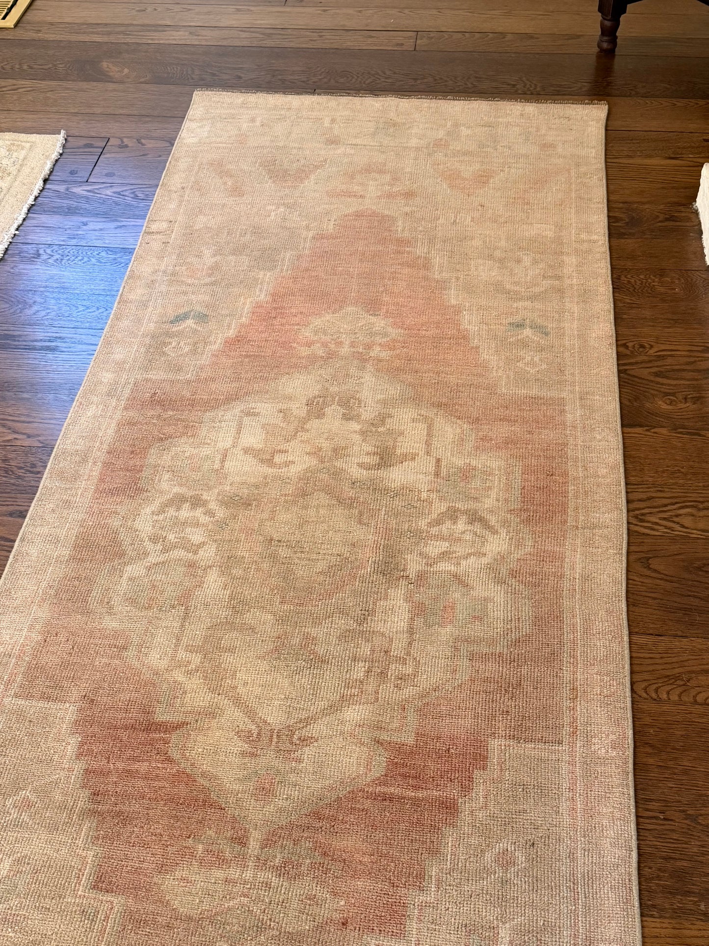 2’9”x8’9” Oushak Runner