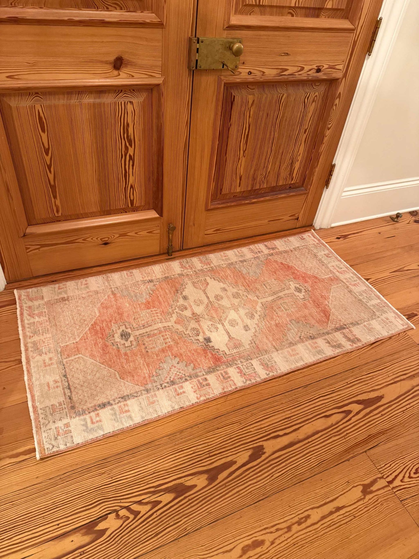 Hand-knotted area rug 2'7" x 5'2" with orange and gray traditional medallion design