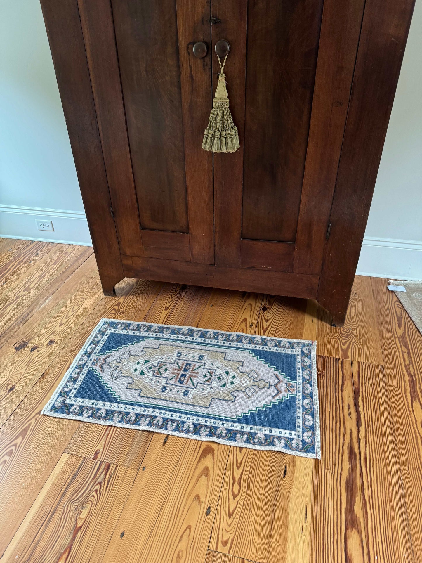 1'11" x 3'5" Small Rug with Blue