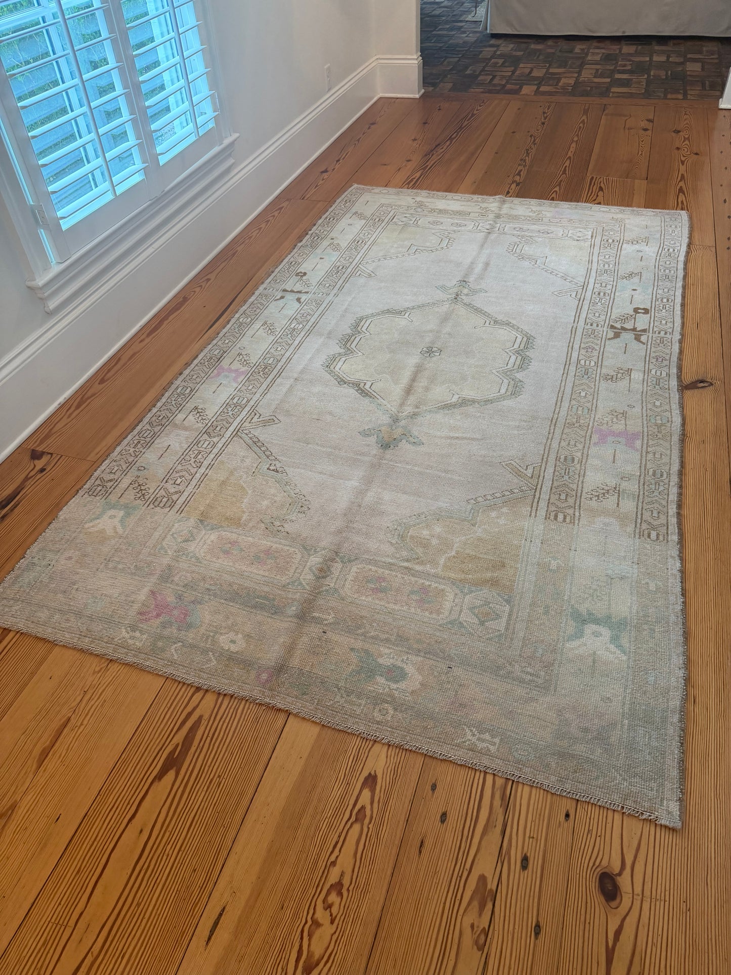 5'2" x 9' Area Rug with Pops of Color