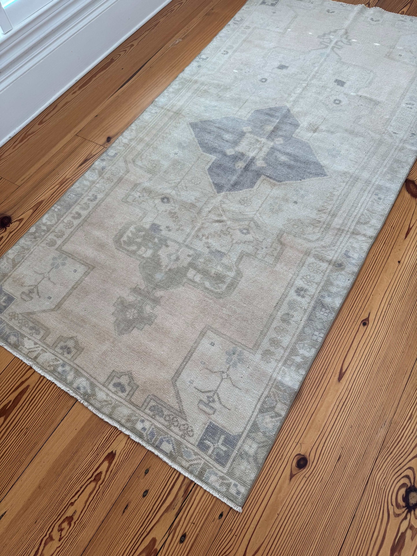 4'1" x 8'5" Area Rug