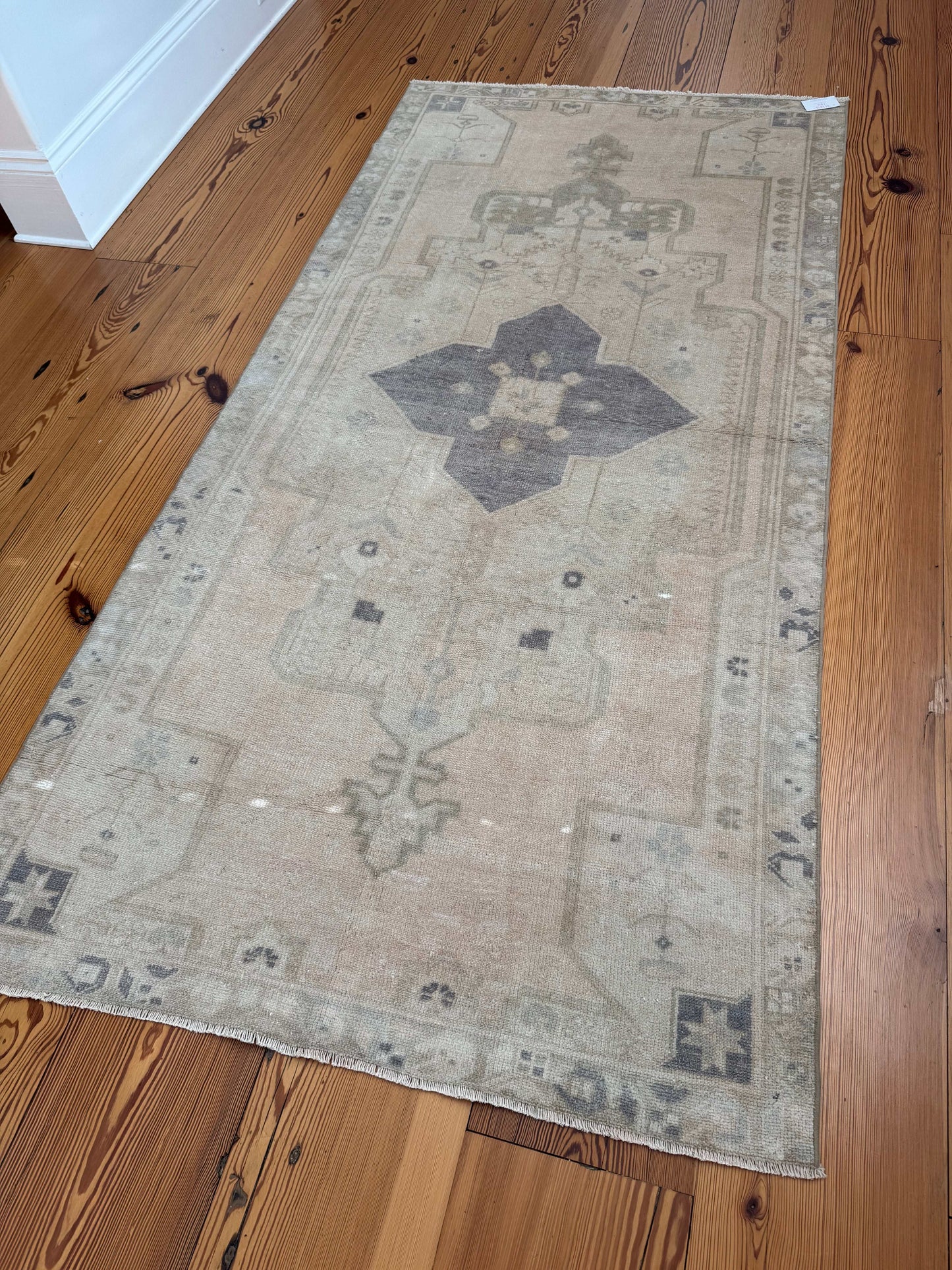4'1" x 8'5" Area Rug