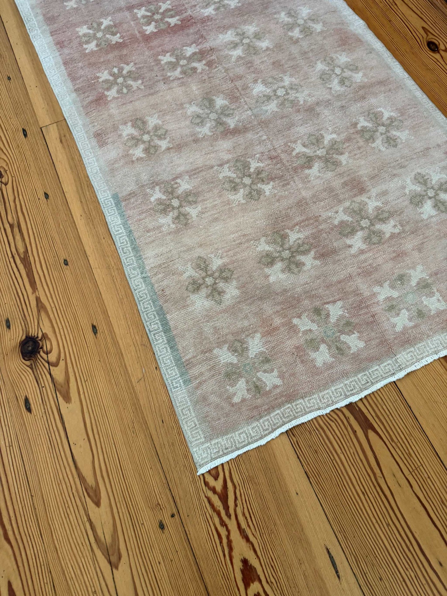 3'7" x 6'8" Area Rug with Blush and Pale Browns