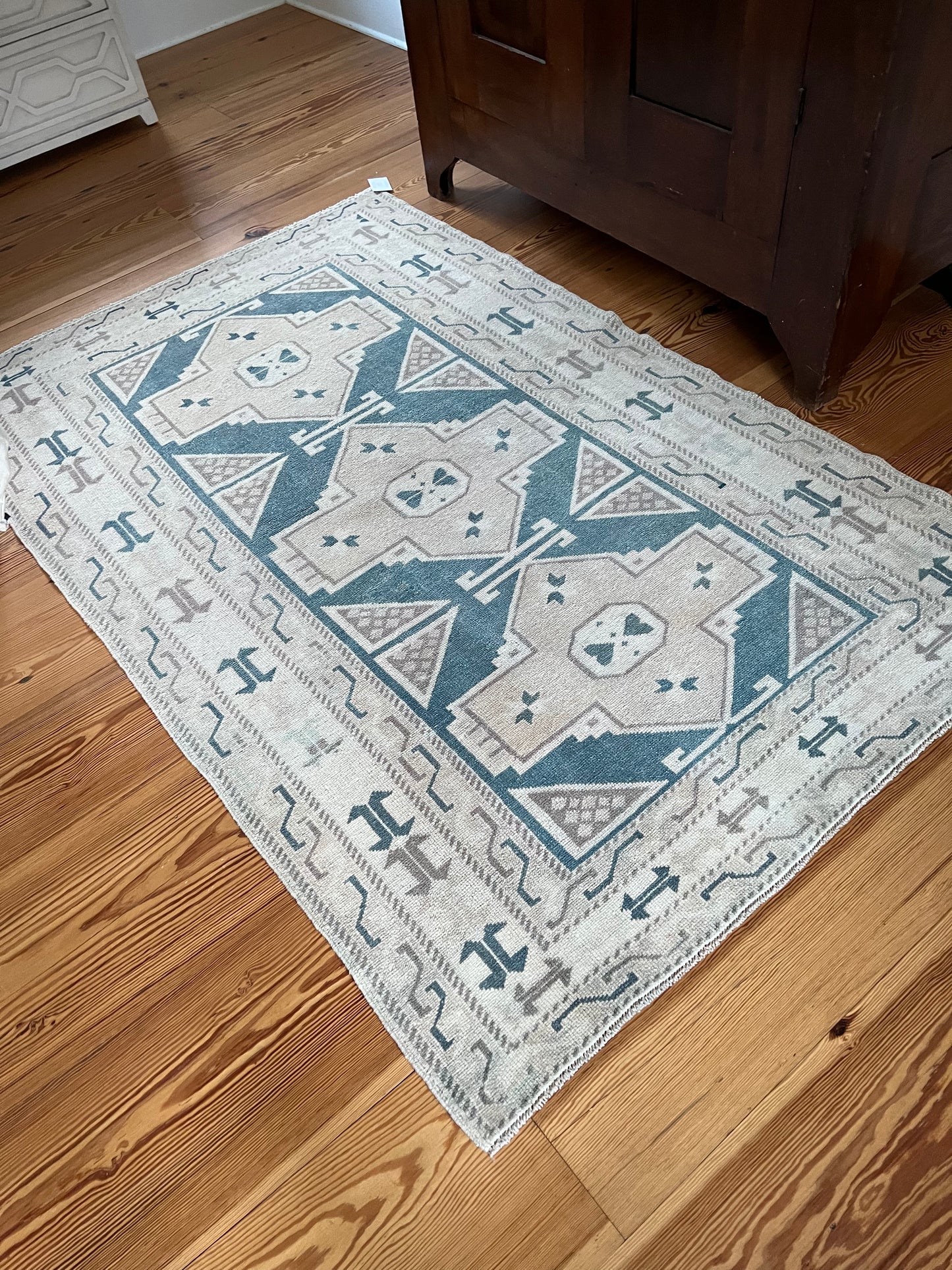 4’2” x 6’8” Area Rug