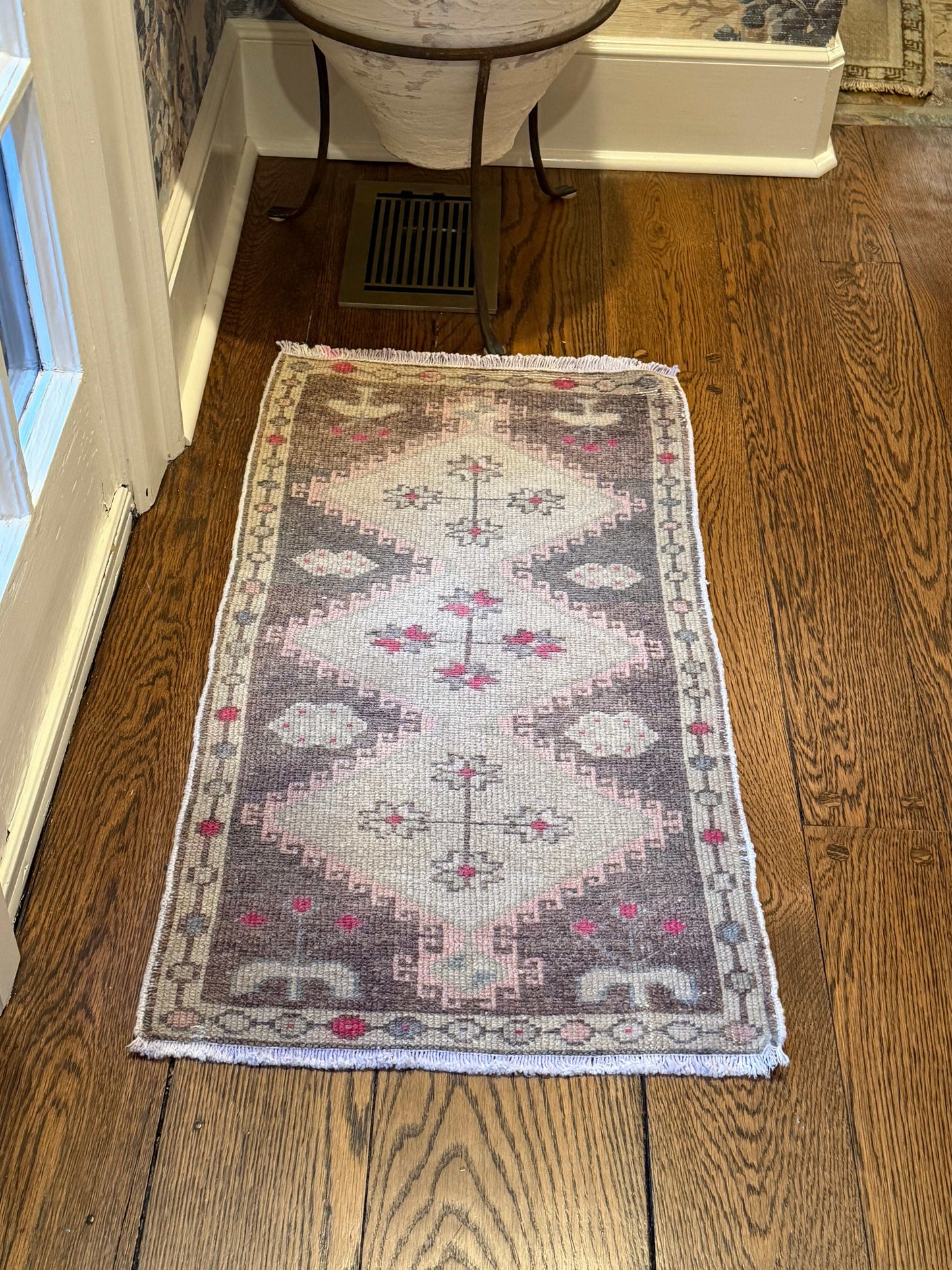 1’7”x3’2” Vintage Oushak mat