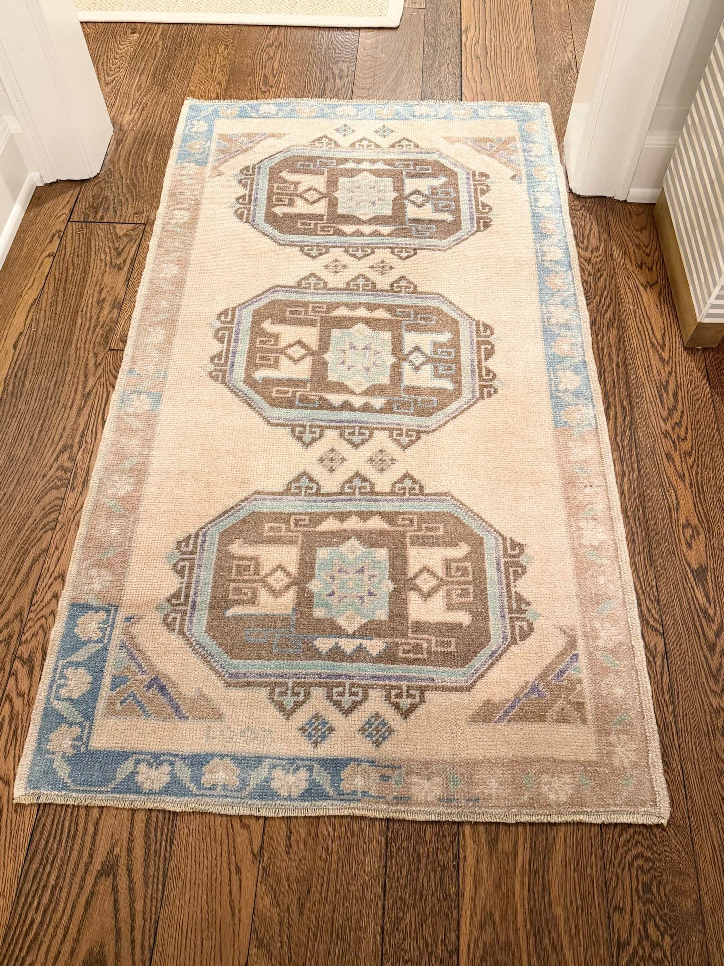 3’2”x5’8” Vintage Turkish Area Rug