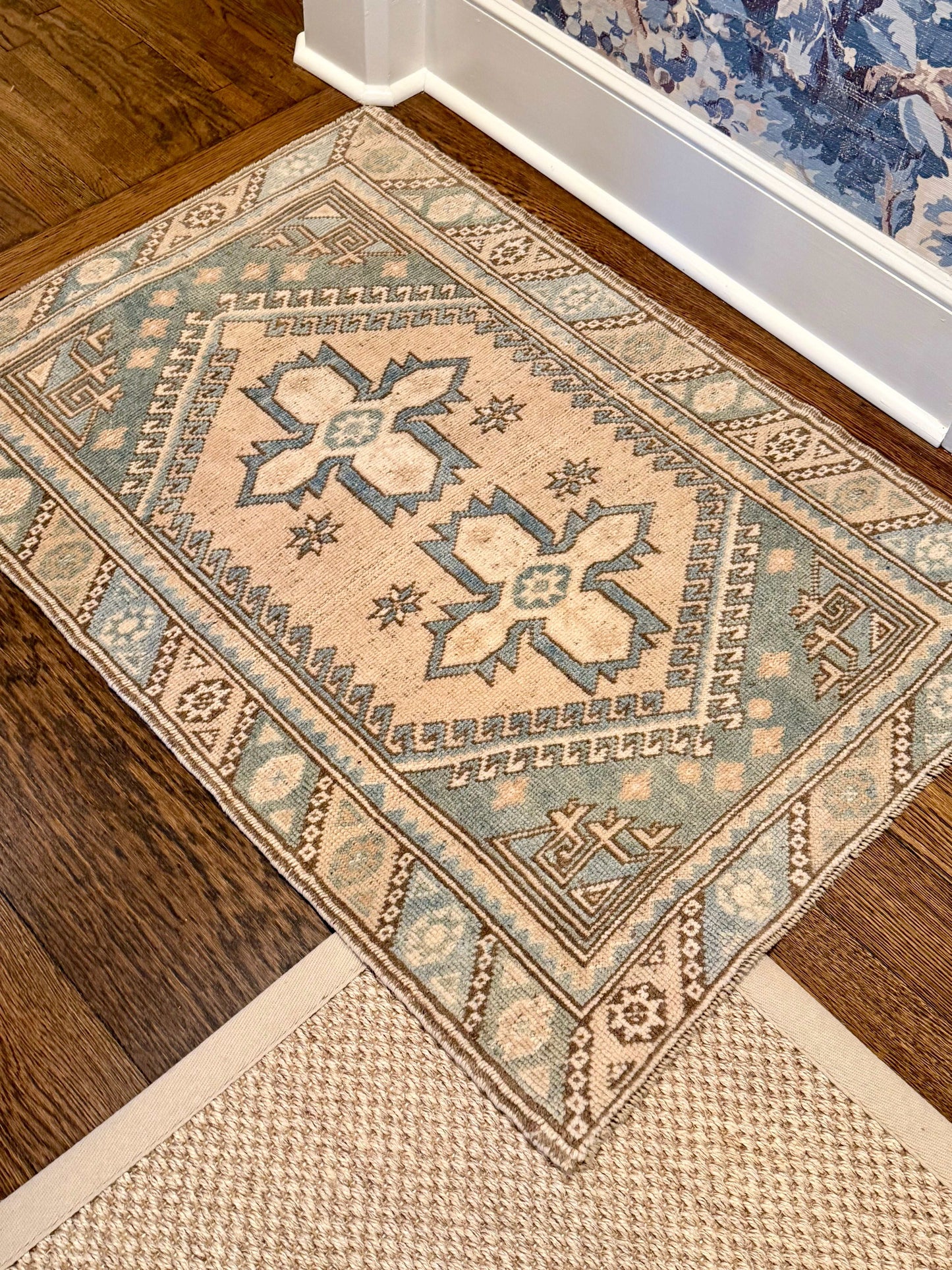 2’7”x3’8” Vintage Oushak Area Rug