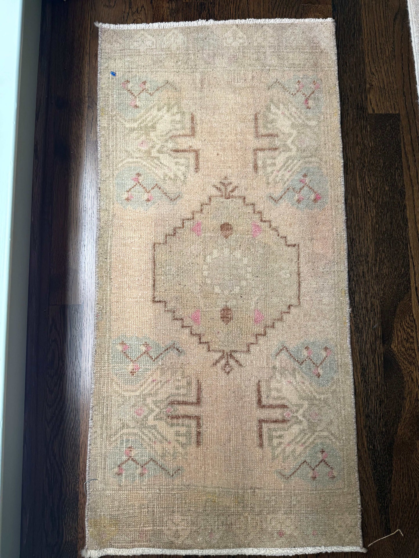 1’5” x 3’1” Mini Rug