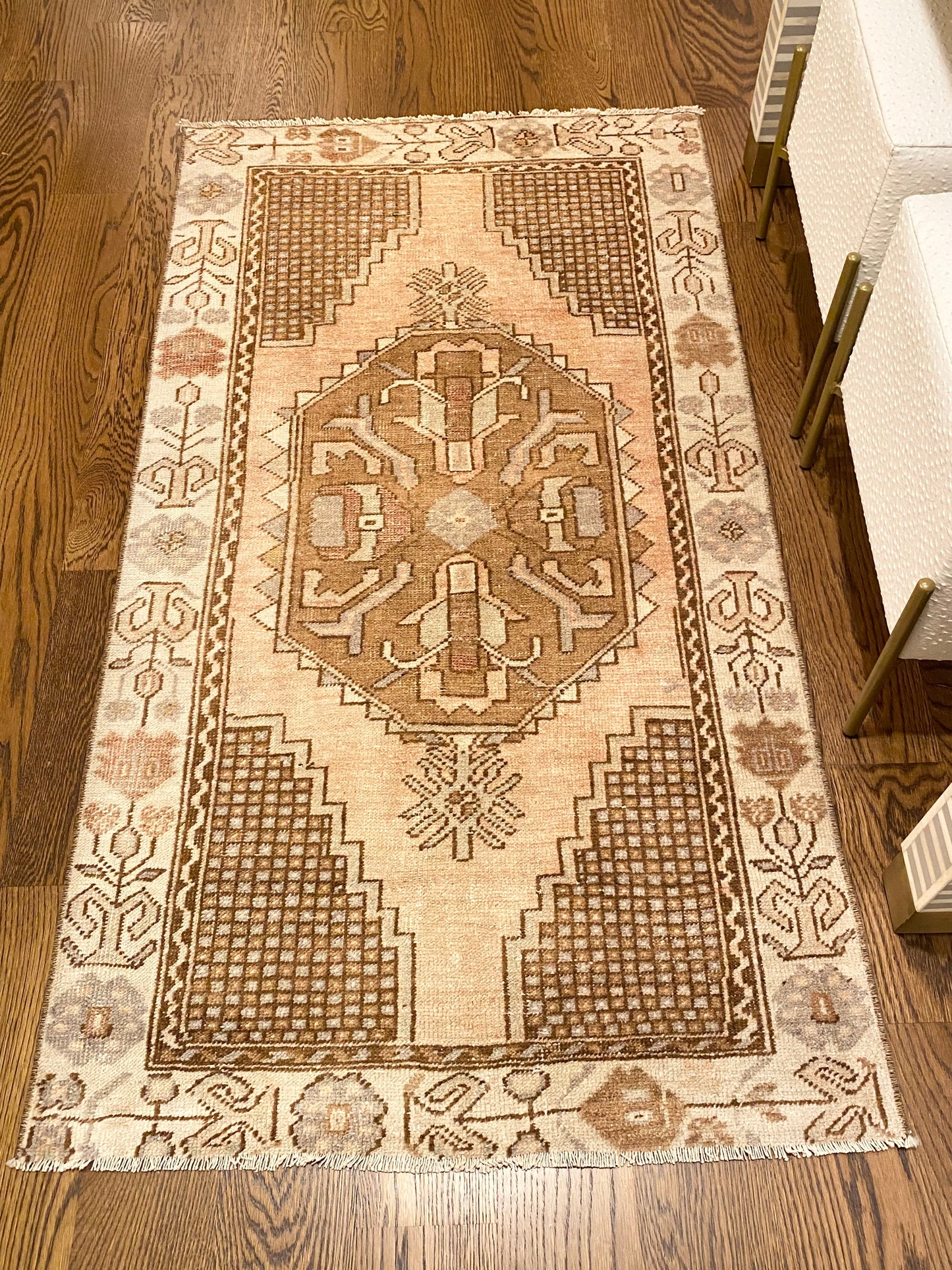 2’8”x5’1” Oushak Area Rug