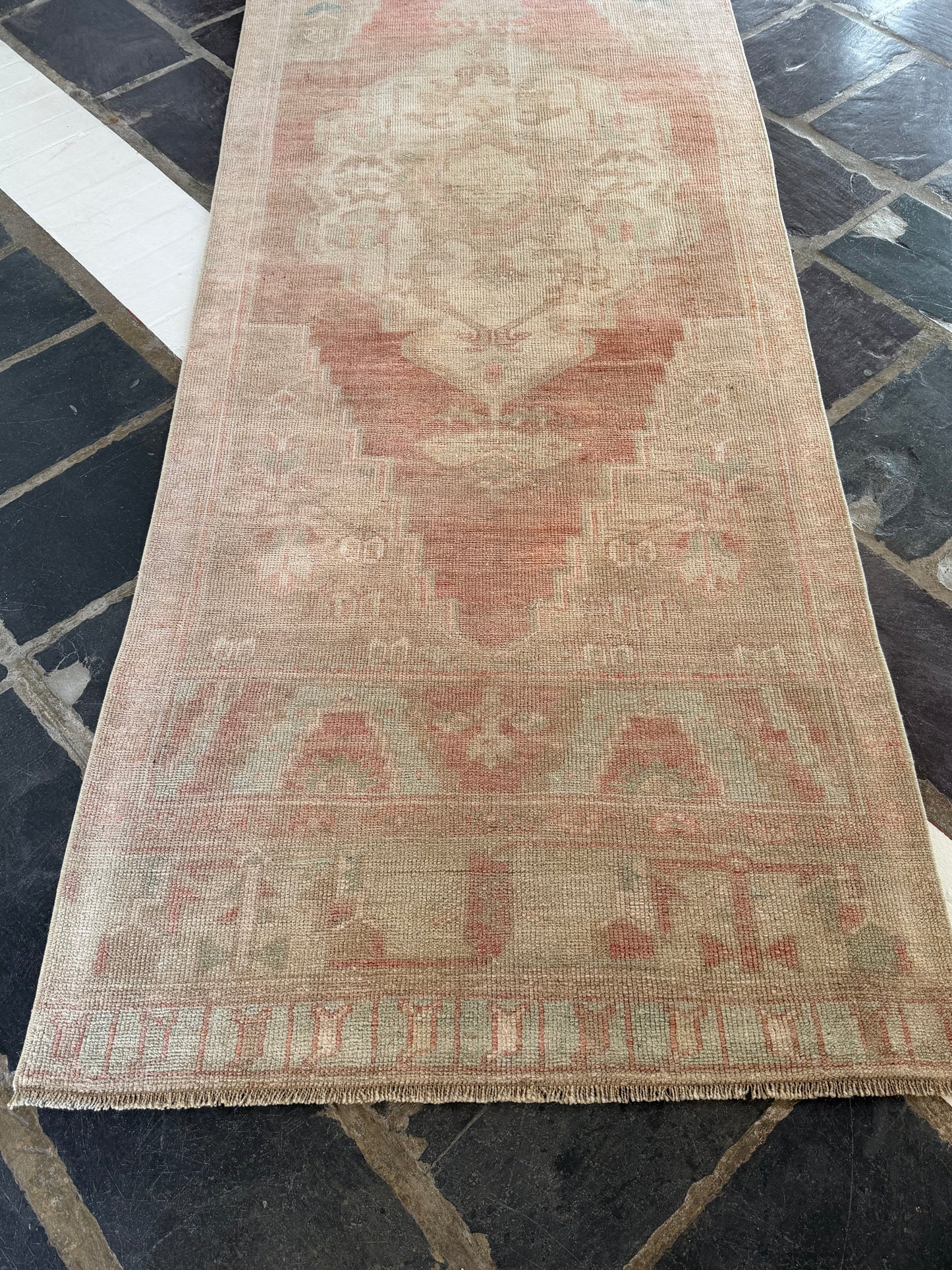 2’9”x8’9” Oushak Runner