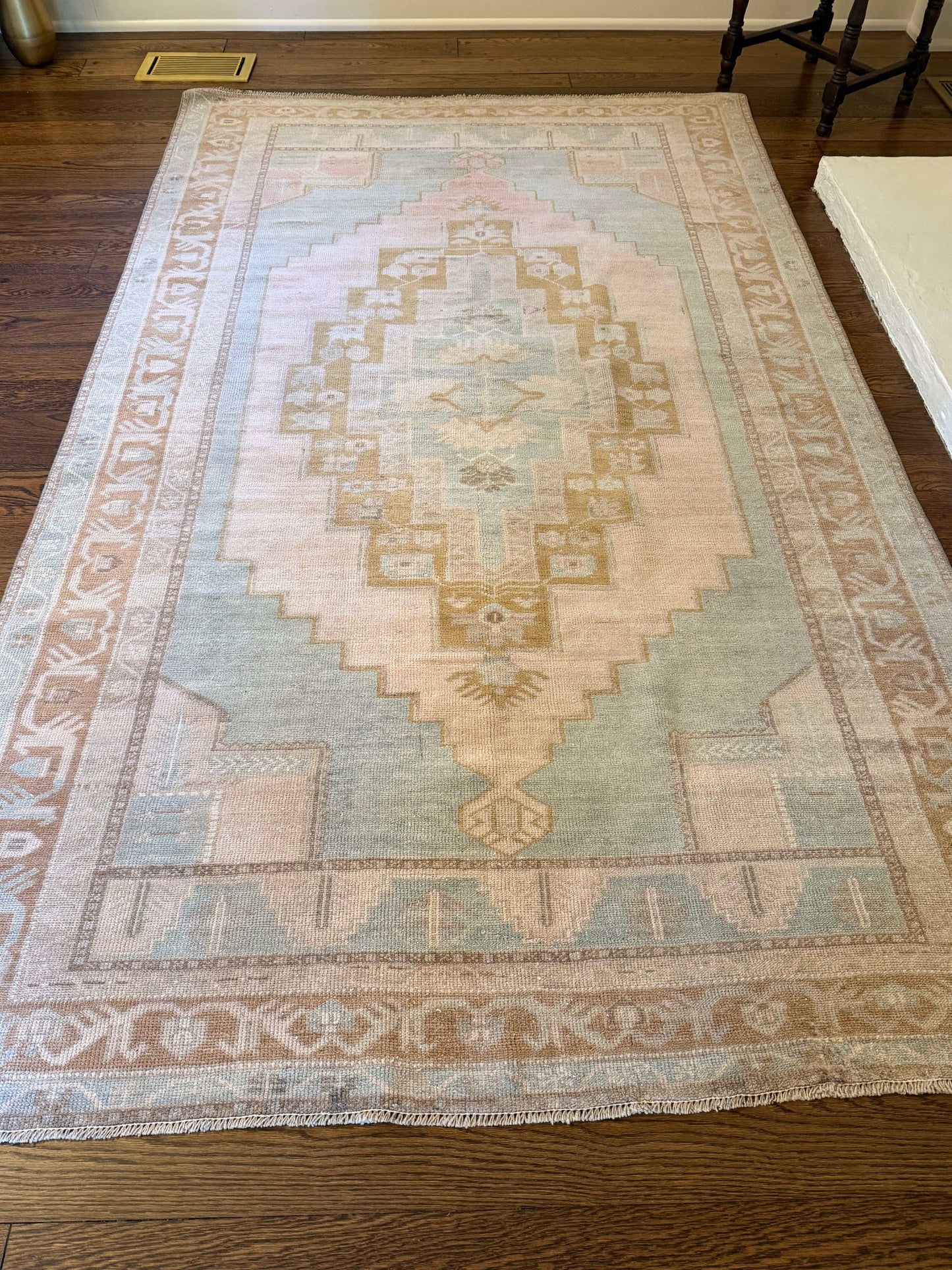 5’5”x9’4” Vintage Area Rug