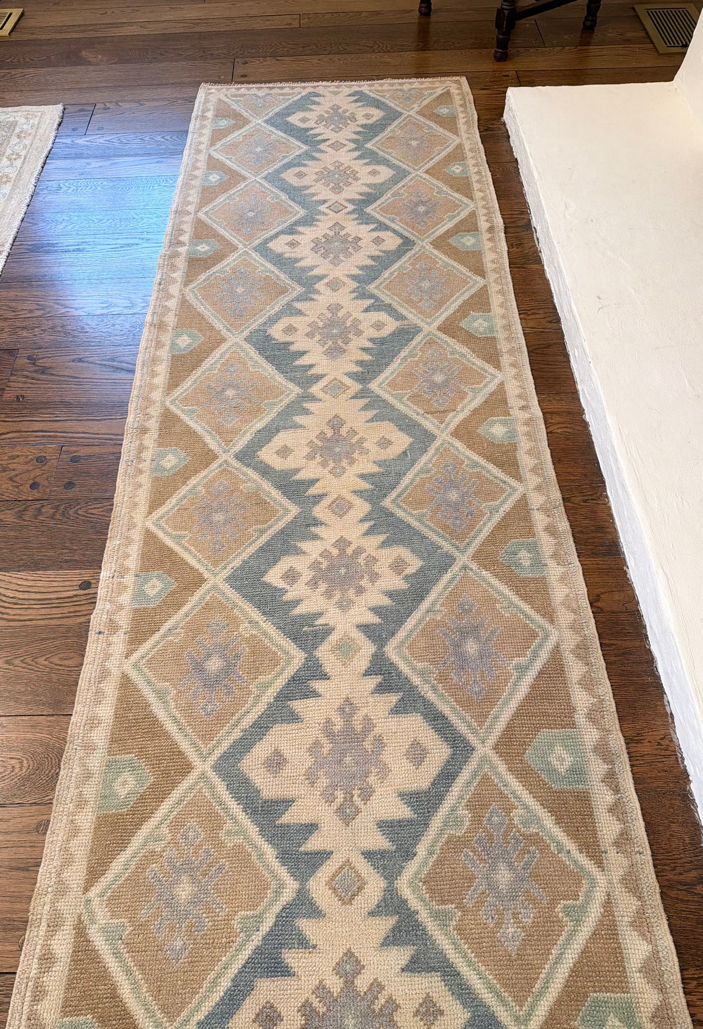 2’9”x8’6” Stunning Turkish Runner