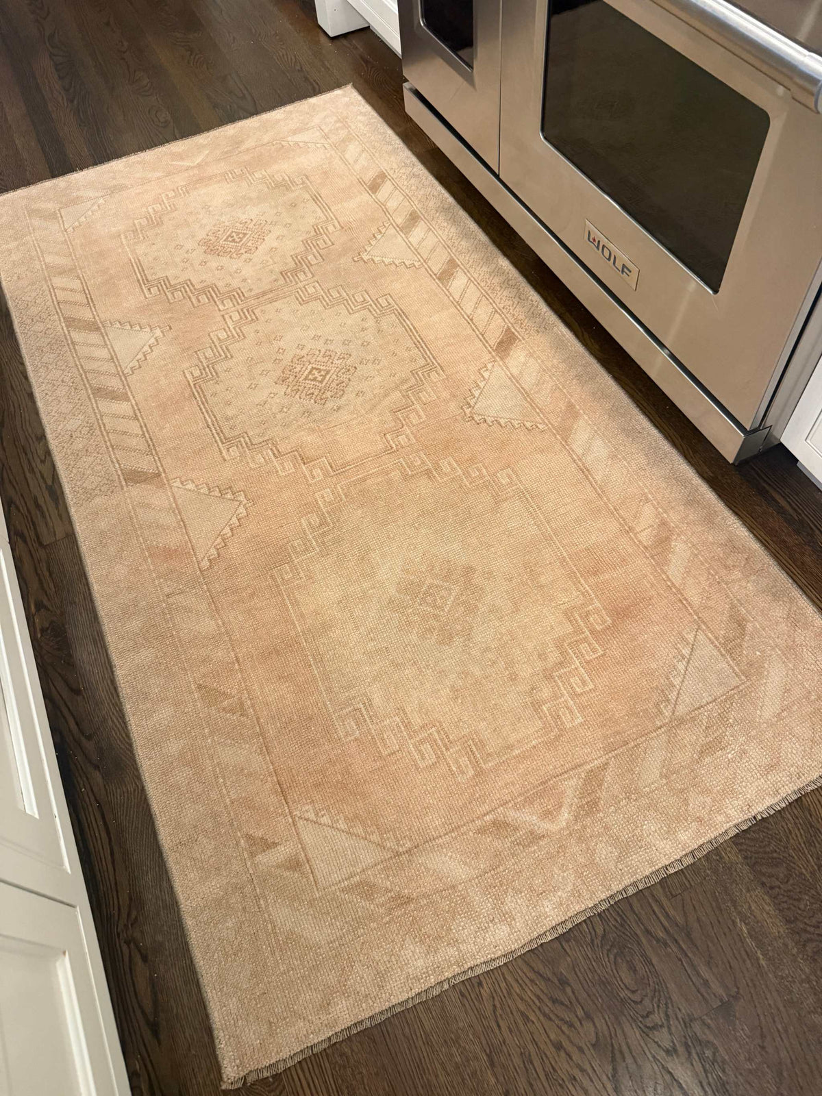 3’4” x 6’7” Neutral Rug