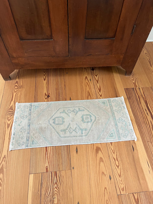 1’4” x 3’2” Oushak Mat