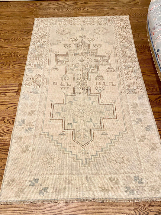 3’3”x6’0” Vintage Oushak Area Rug