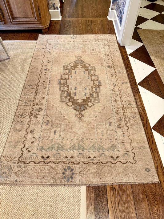 4’5”x8’3” Vintage Oushak Area rug