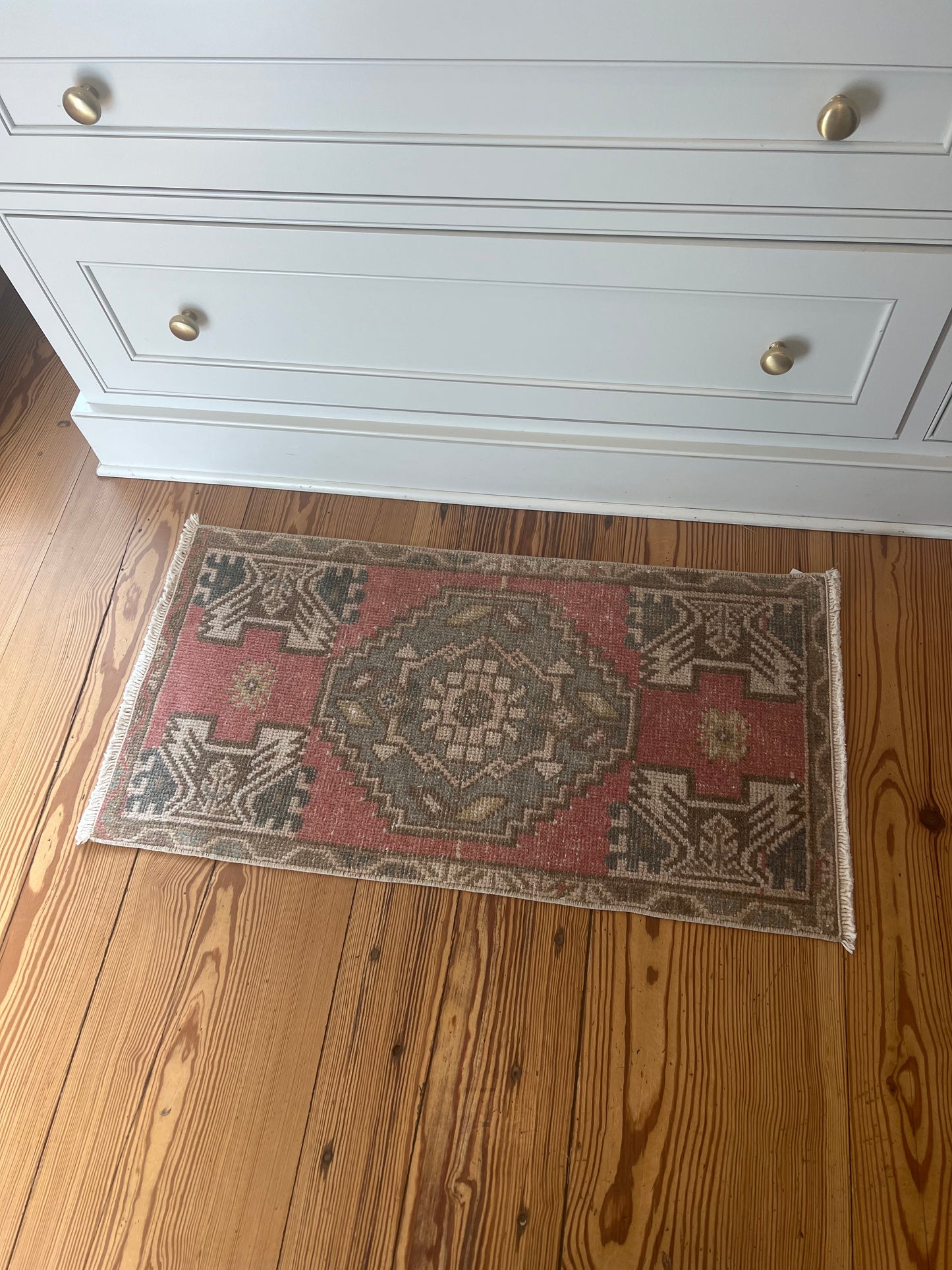 1'7" x 3'1" Small Rug