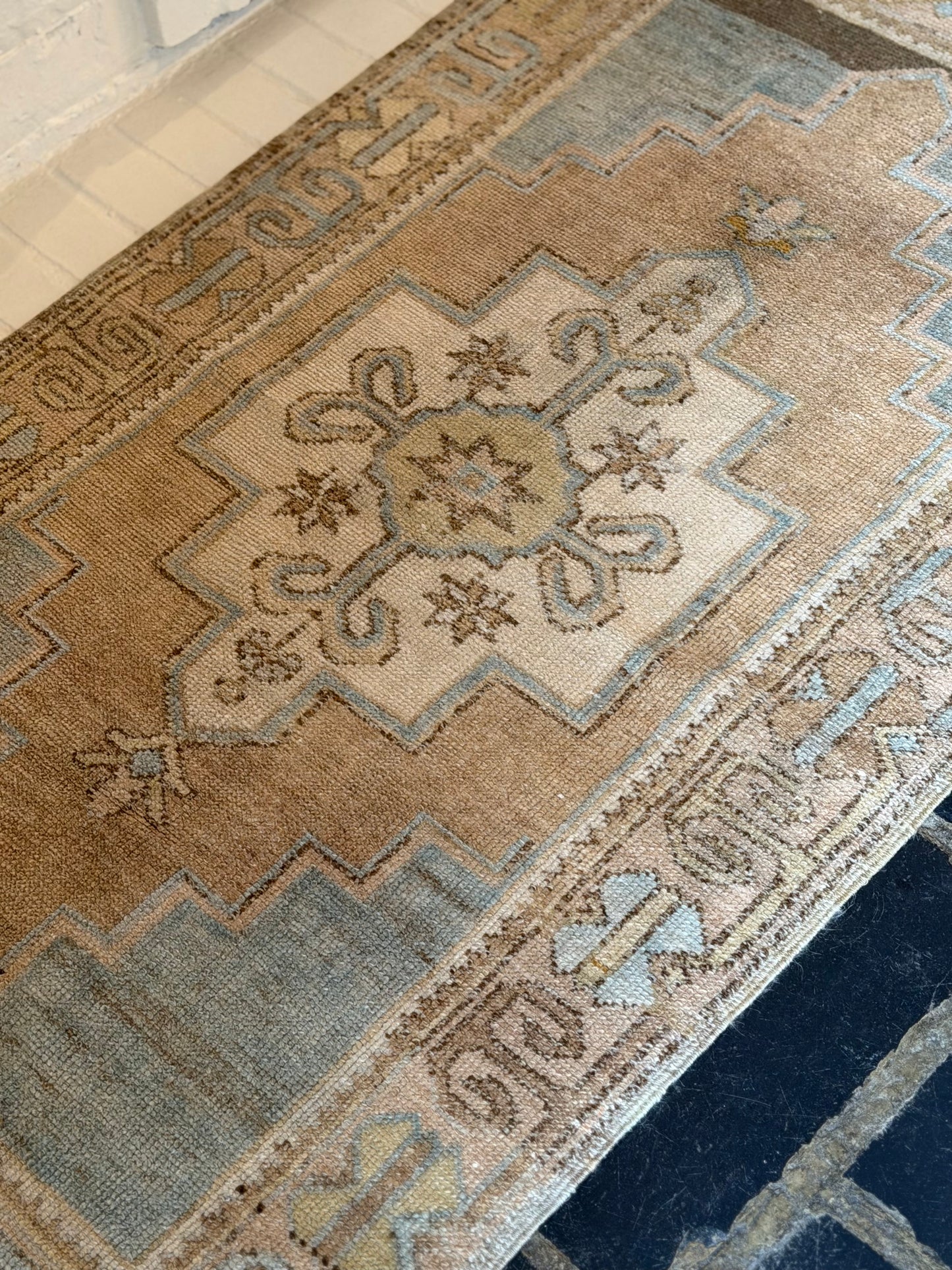 2’9”x4’8” Oushak Area Rug