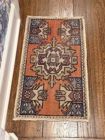 1'8" x 2'9" Bold Turkish Mat