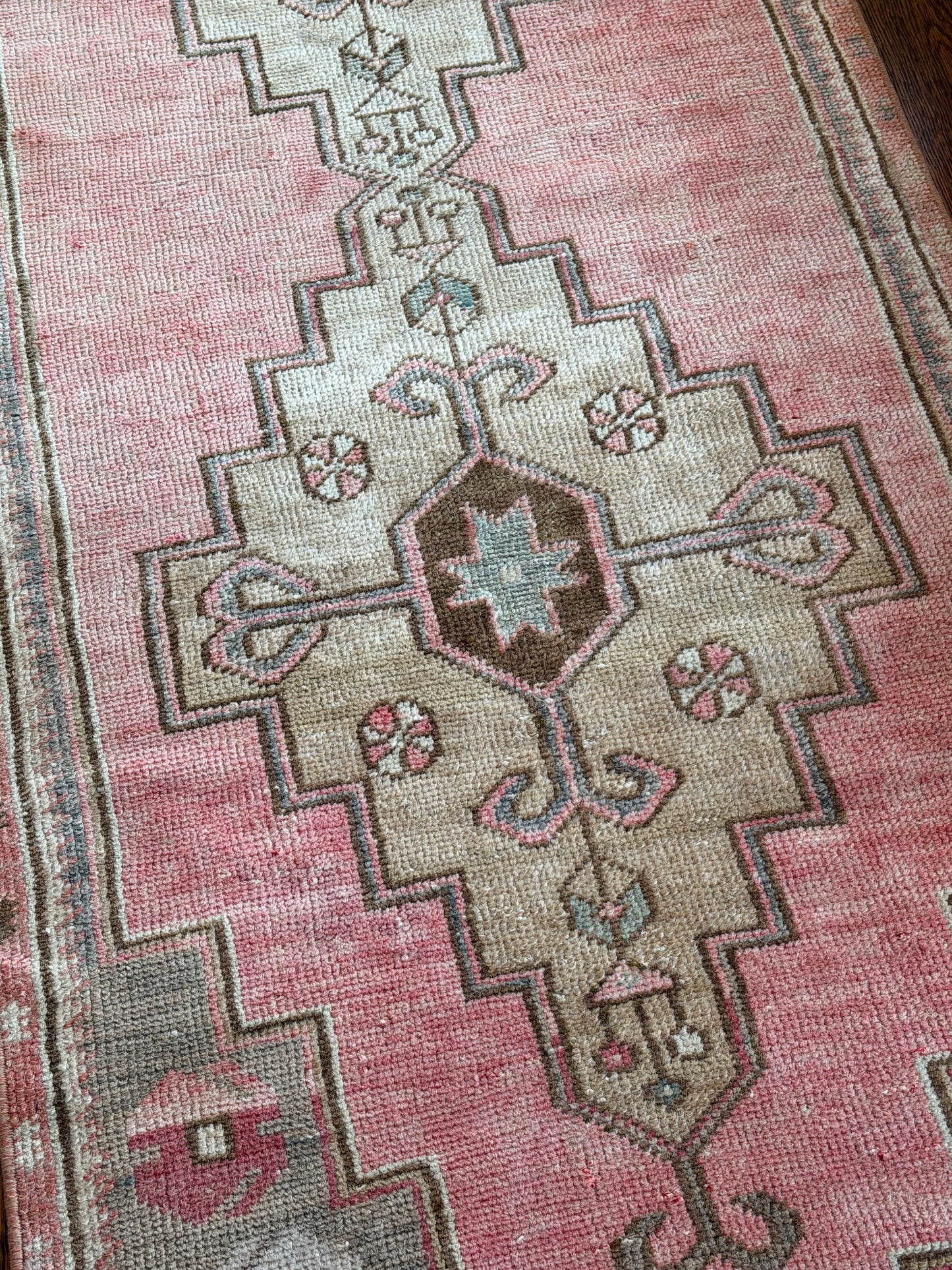 2’5”x7’9” Colorful Oushak Runner