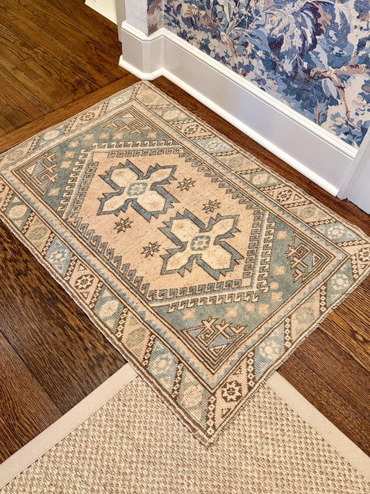 2’7”x3’8” Vintage Oushak Area Rug