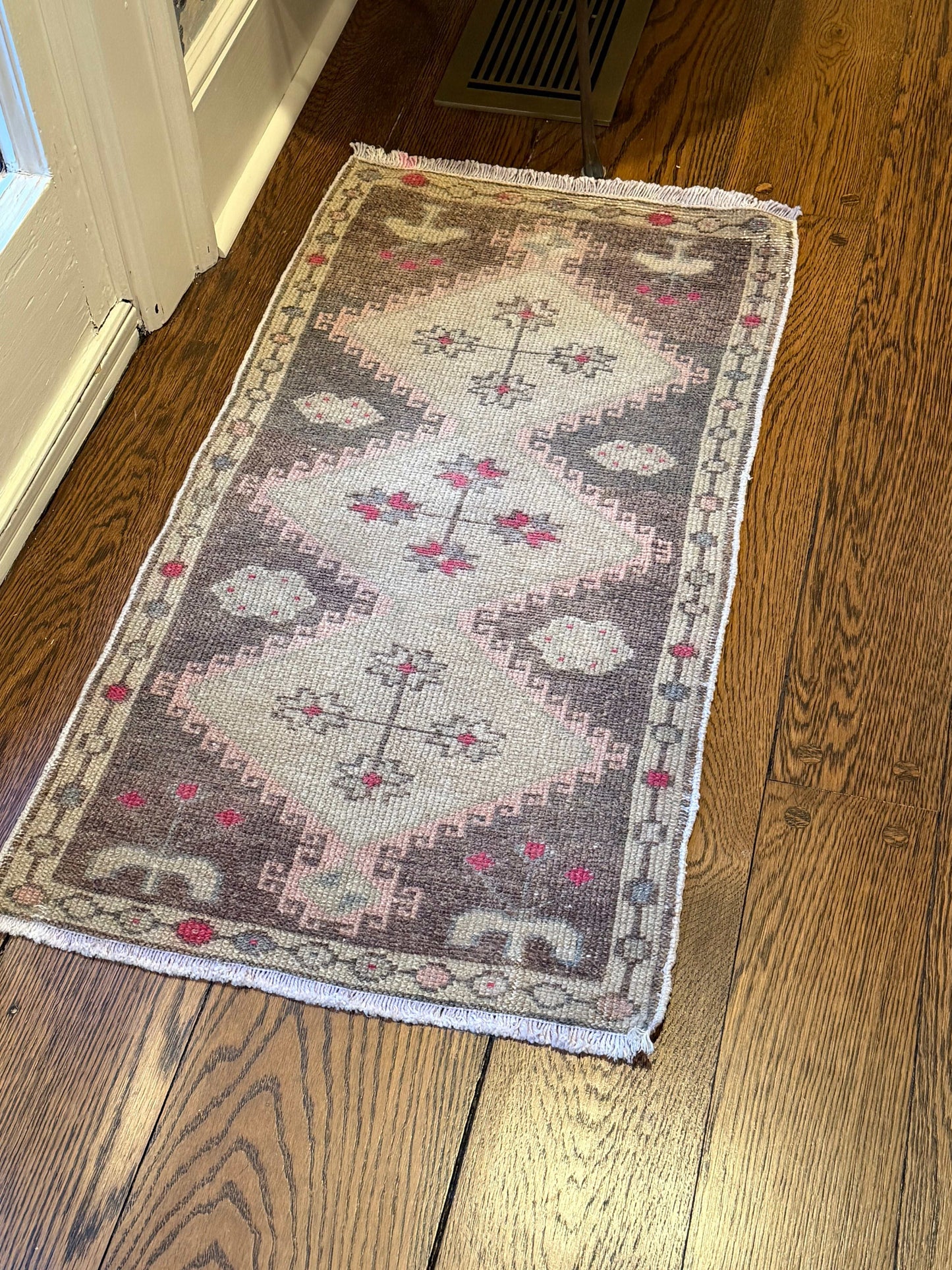 1’7”x3’2” Vintage Oushak mat