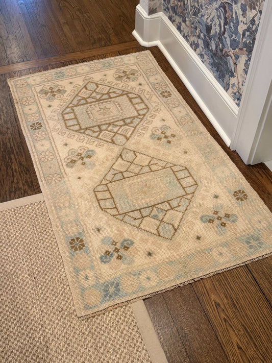 2’7”x4’5” Vintage Oushak Area Rug