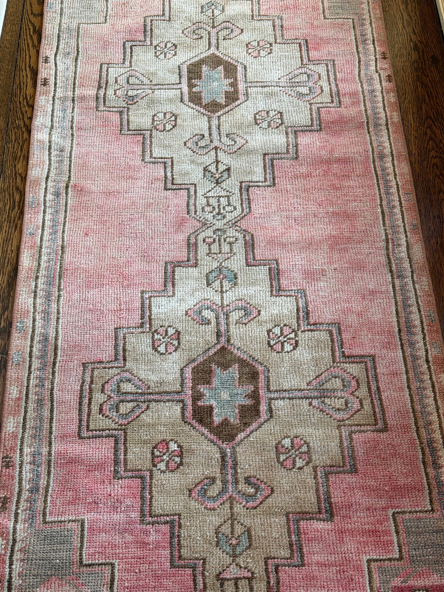 2’5”x7’9” Colorful Oushak Runner