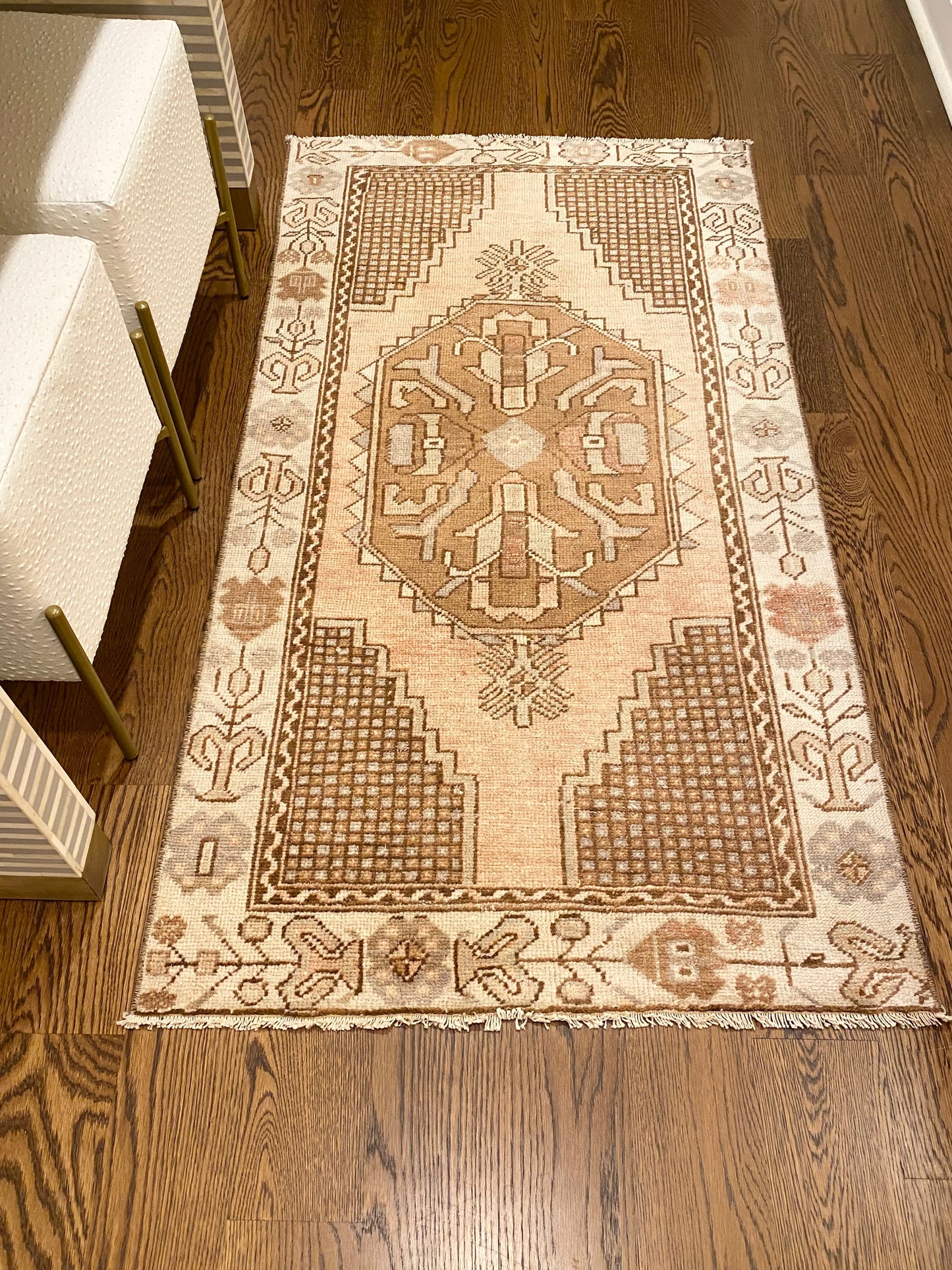 2’8”x5’1” Oushak Area Rug