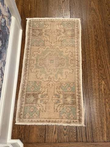 1'7" x 2'11" Neutral Turkish Mat