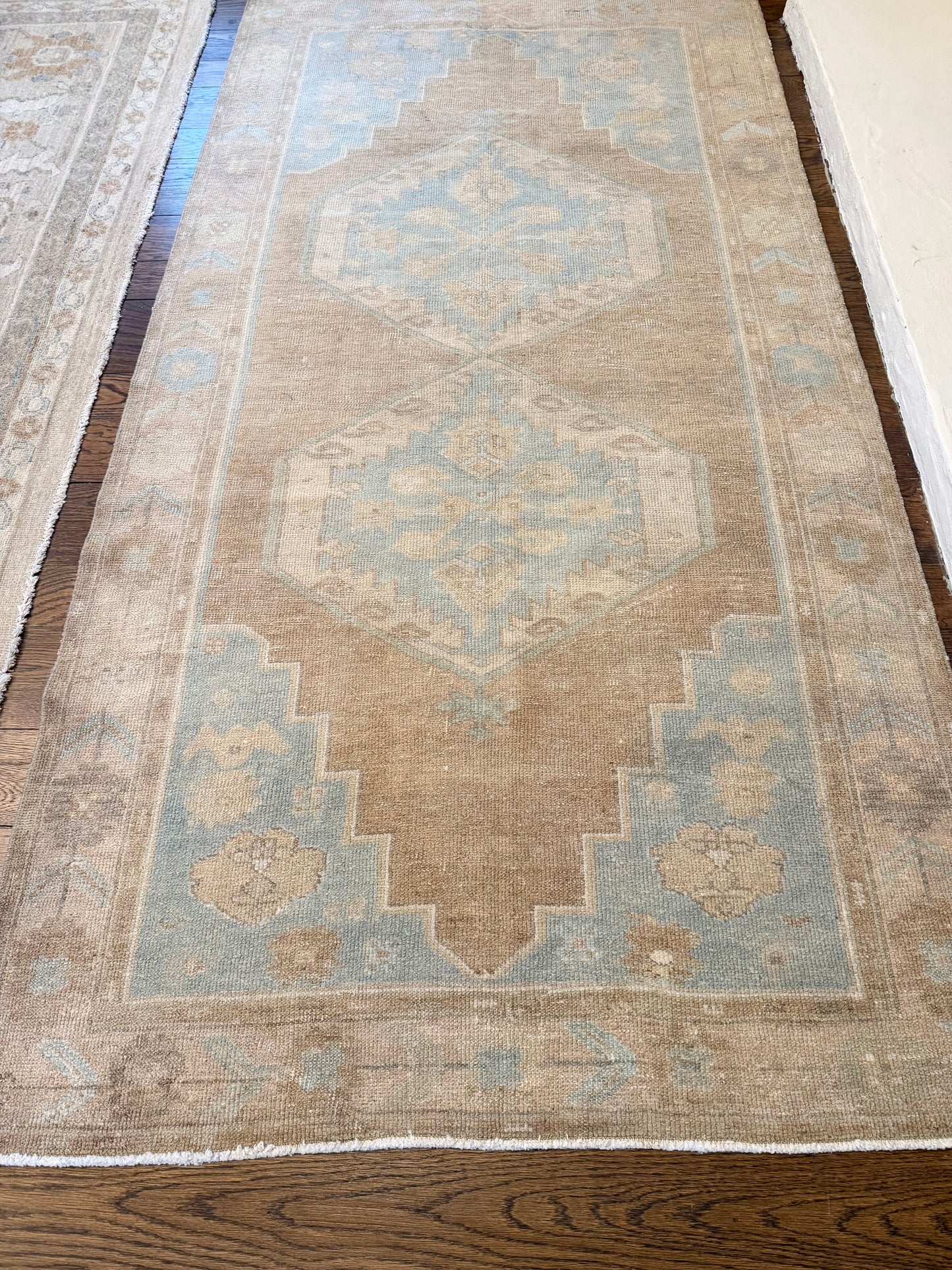 3’11”x7’8” Vintage Area Rug